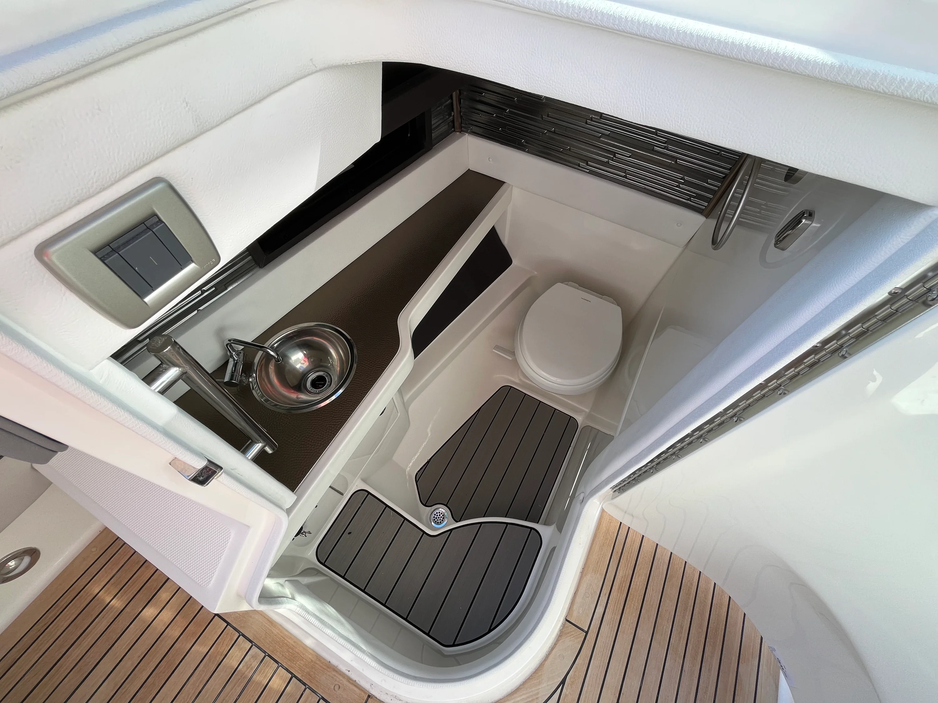 2026 Sea Ray SLX 310 Outboard Image Thumbnail #30