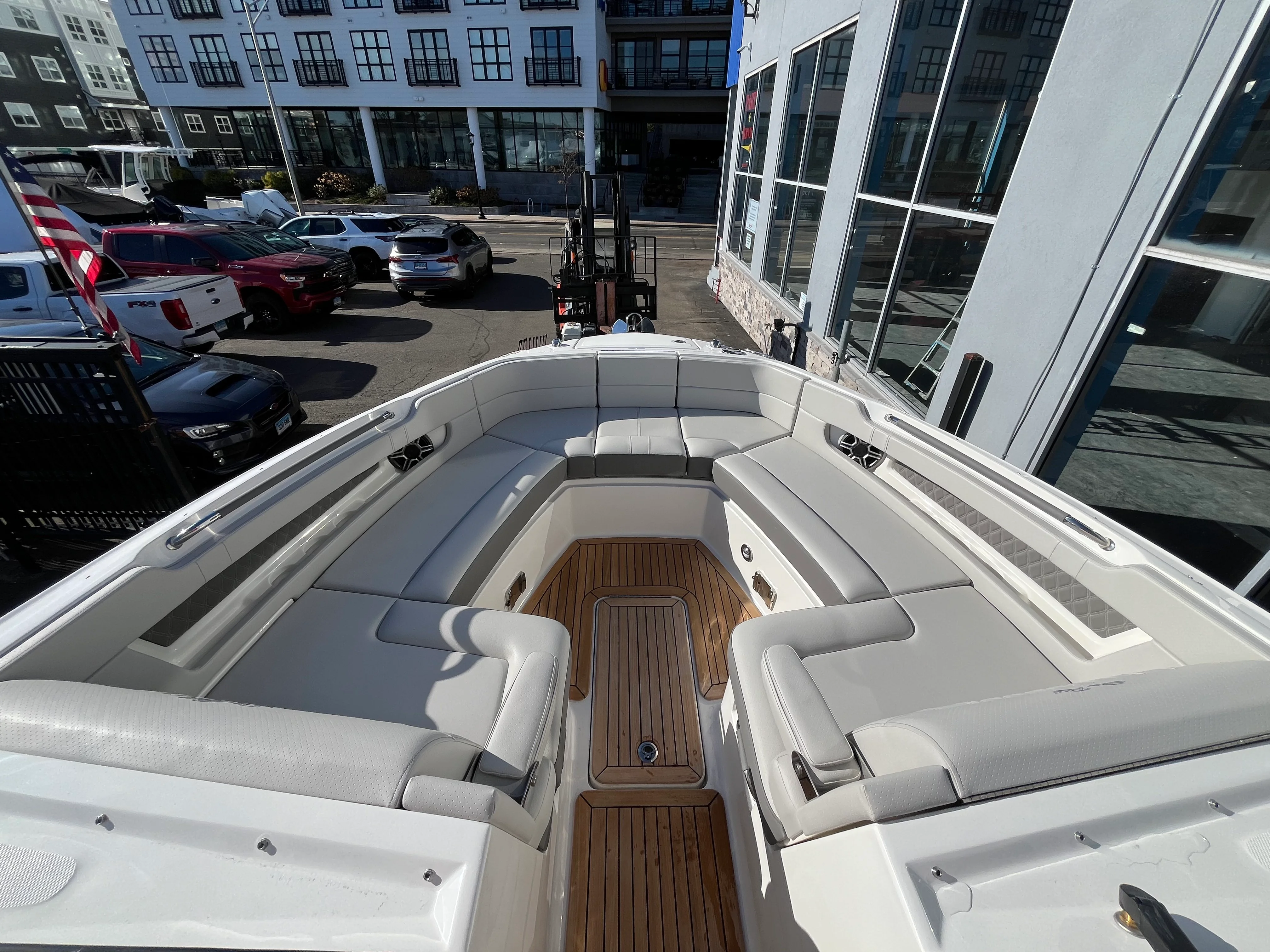 2026 Sea Ray SLX 310 Outboard Image Thumbnail #32