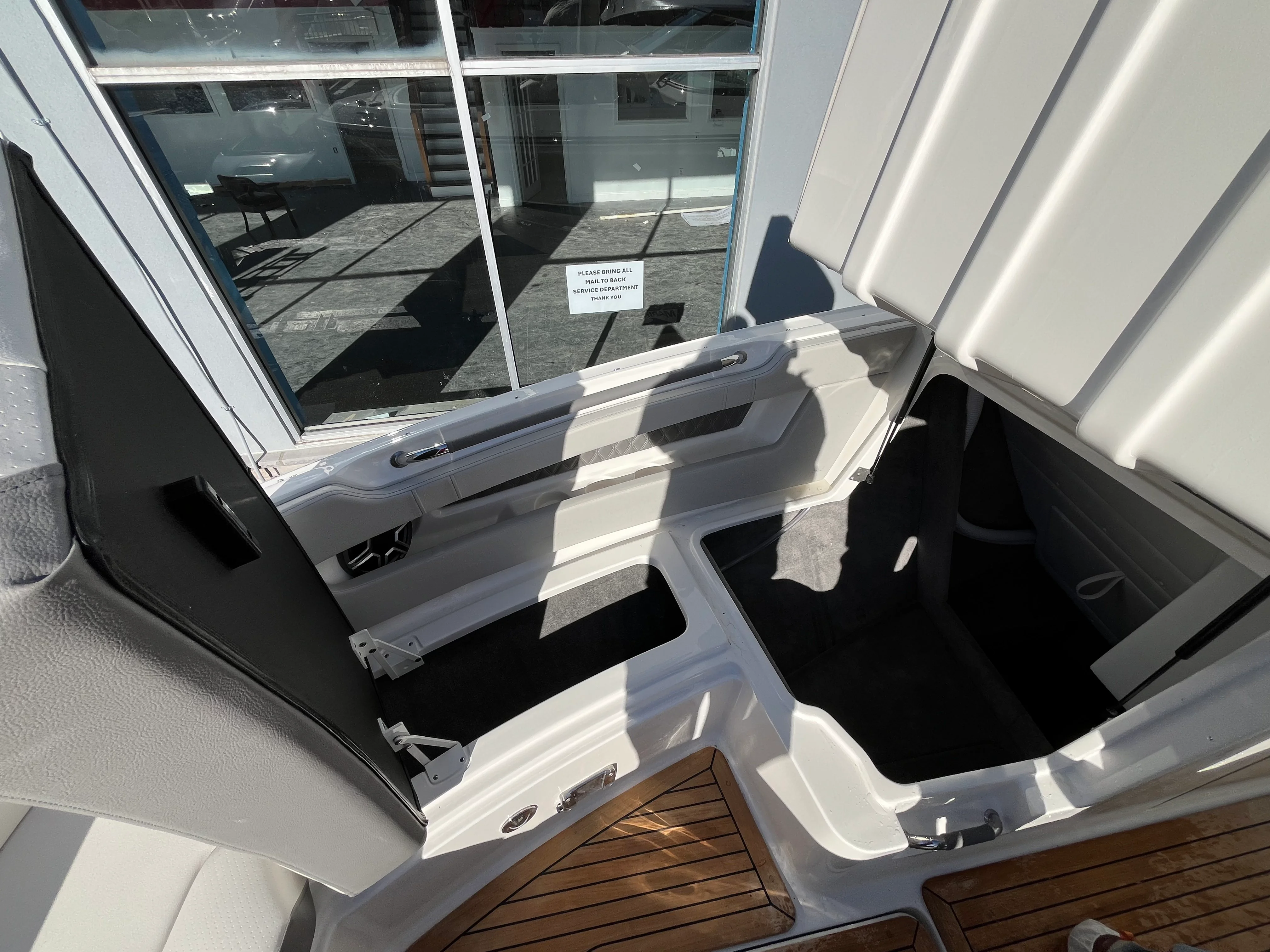 2026 Sea Ray SLX 310 Outboard Image Thumbnail #36