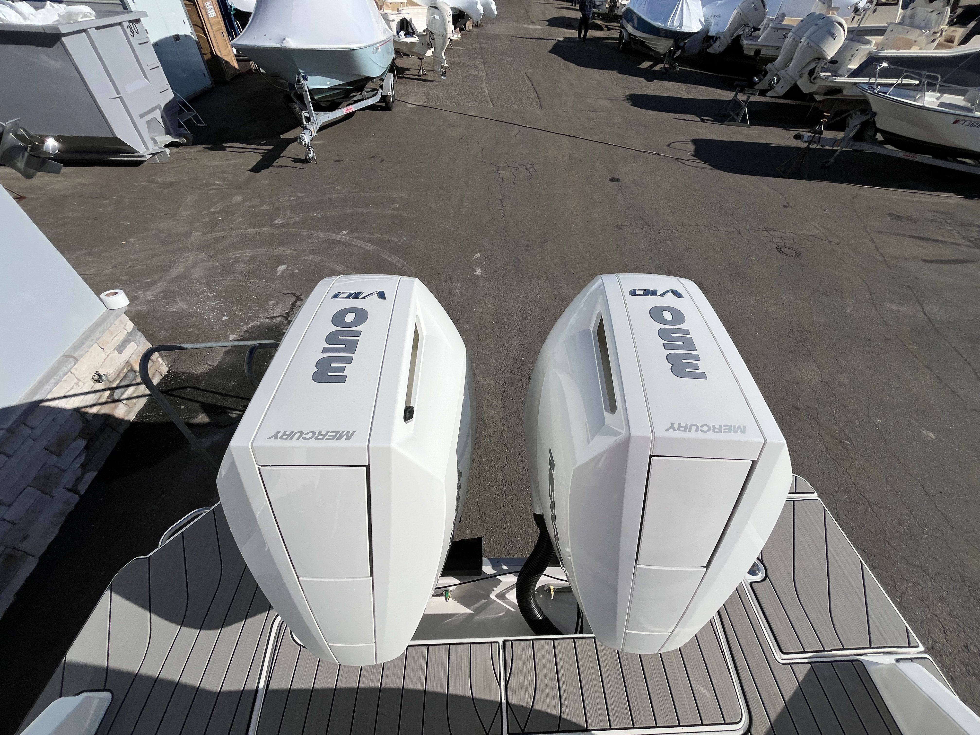 2026 Sea Ray SLX 310 Outboard Image Thumbnail #4