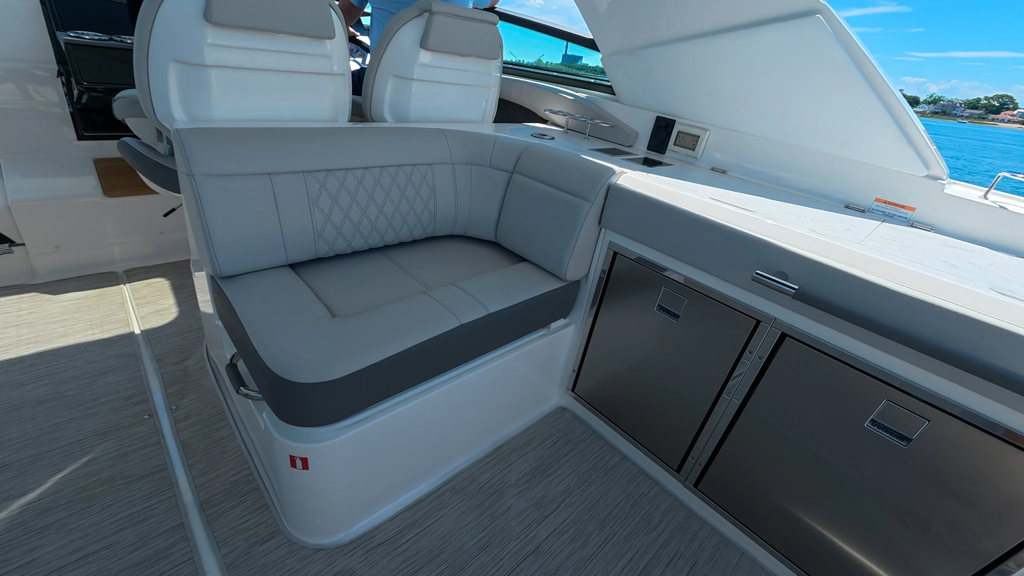 2026 Sea Ray SLX 400 Outboard Image Thumbnail #32