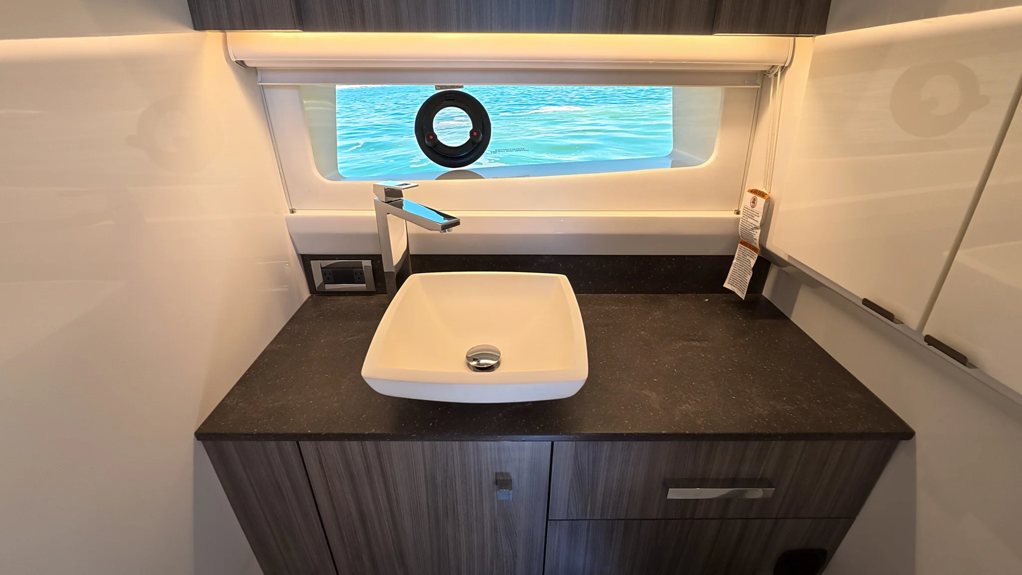 2026 Sea Ray SLX 400 Outboard Image Thumbnail #51