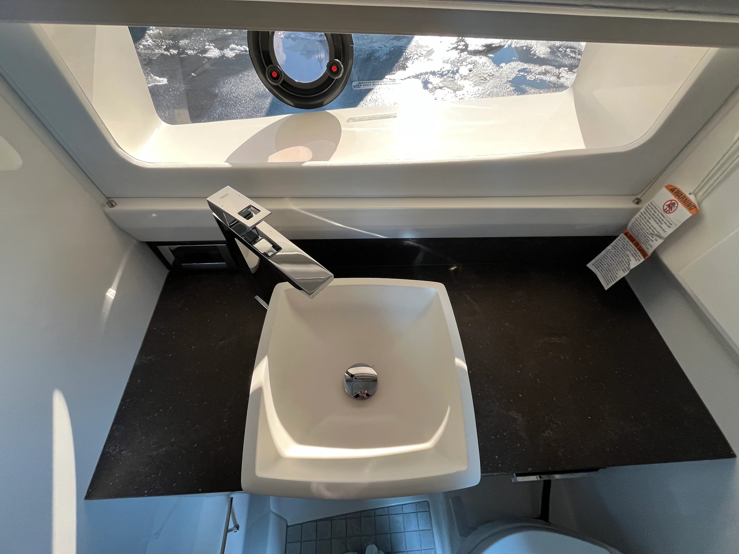 2026 Sea Ray SLX 400 Outboard Image Thumbnail #64