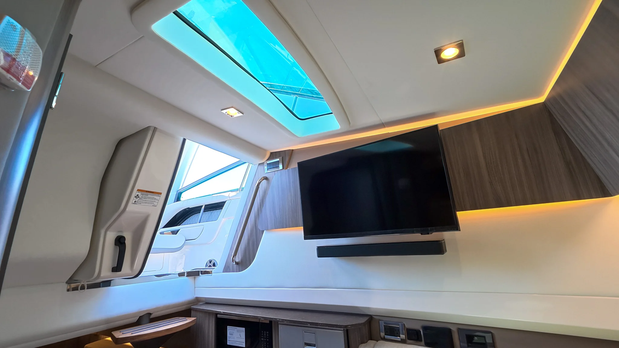 2026 Sea Ray SLX 400 Outboard Image Thumbnail #40