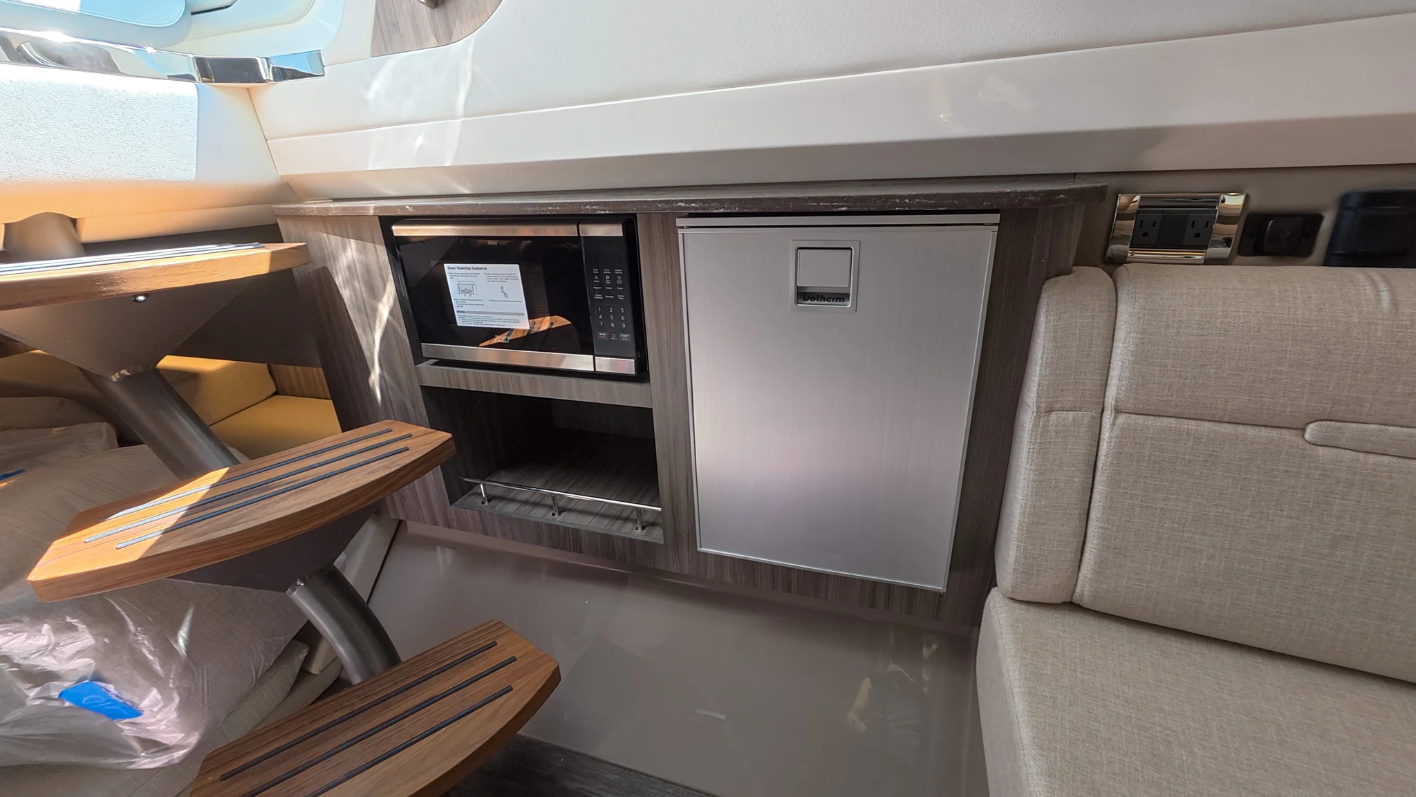 2026 Sea Ray SLX 400 Outboard Image Thumbnail #45