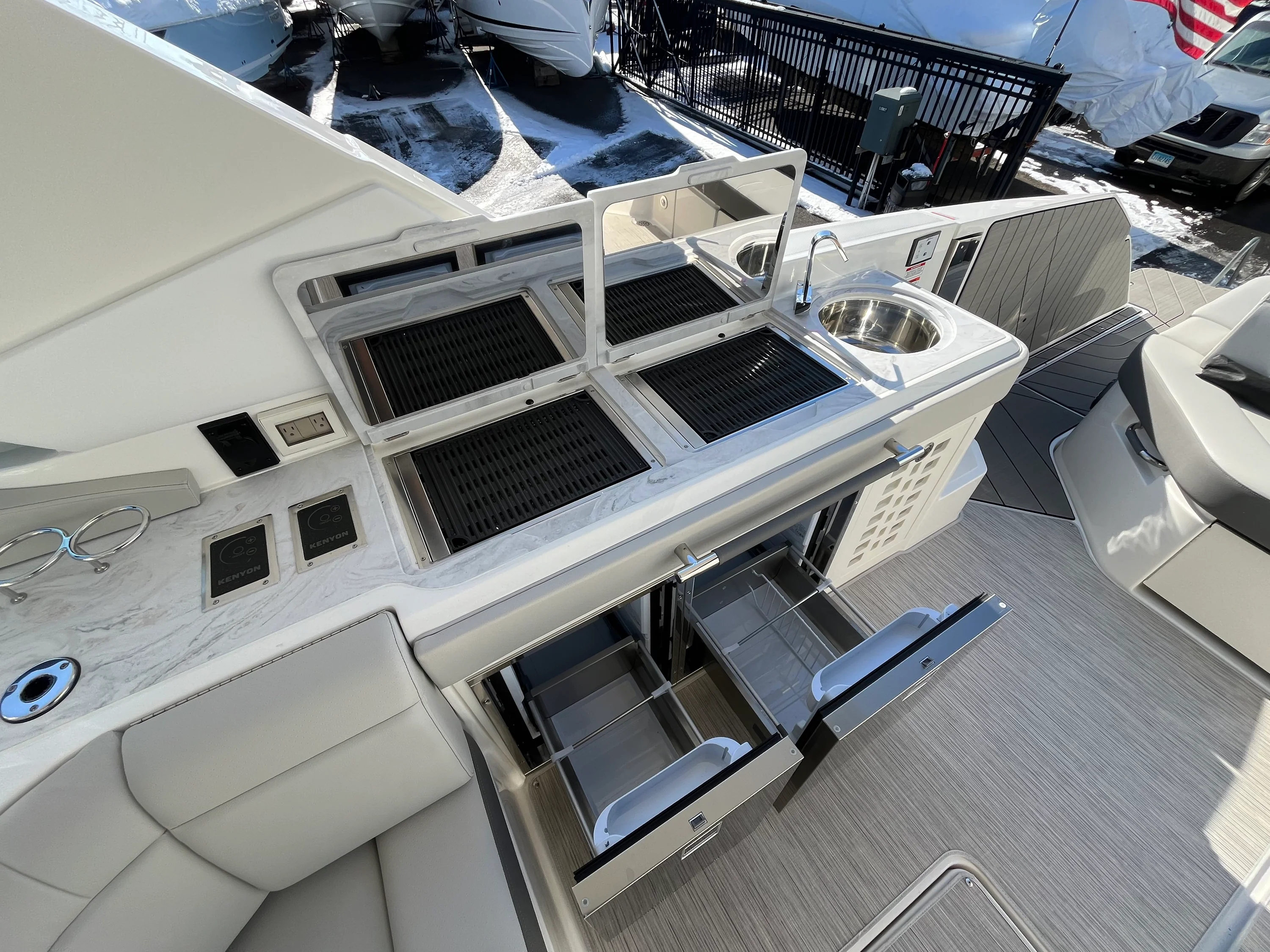 2026 Sea Ray SLX 400 Outboard Image Thumbnail #42