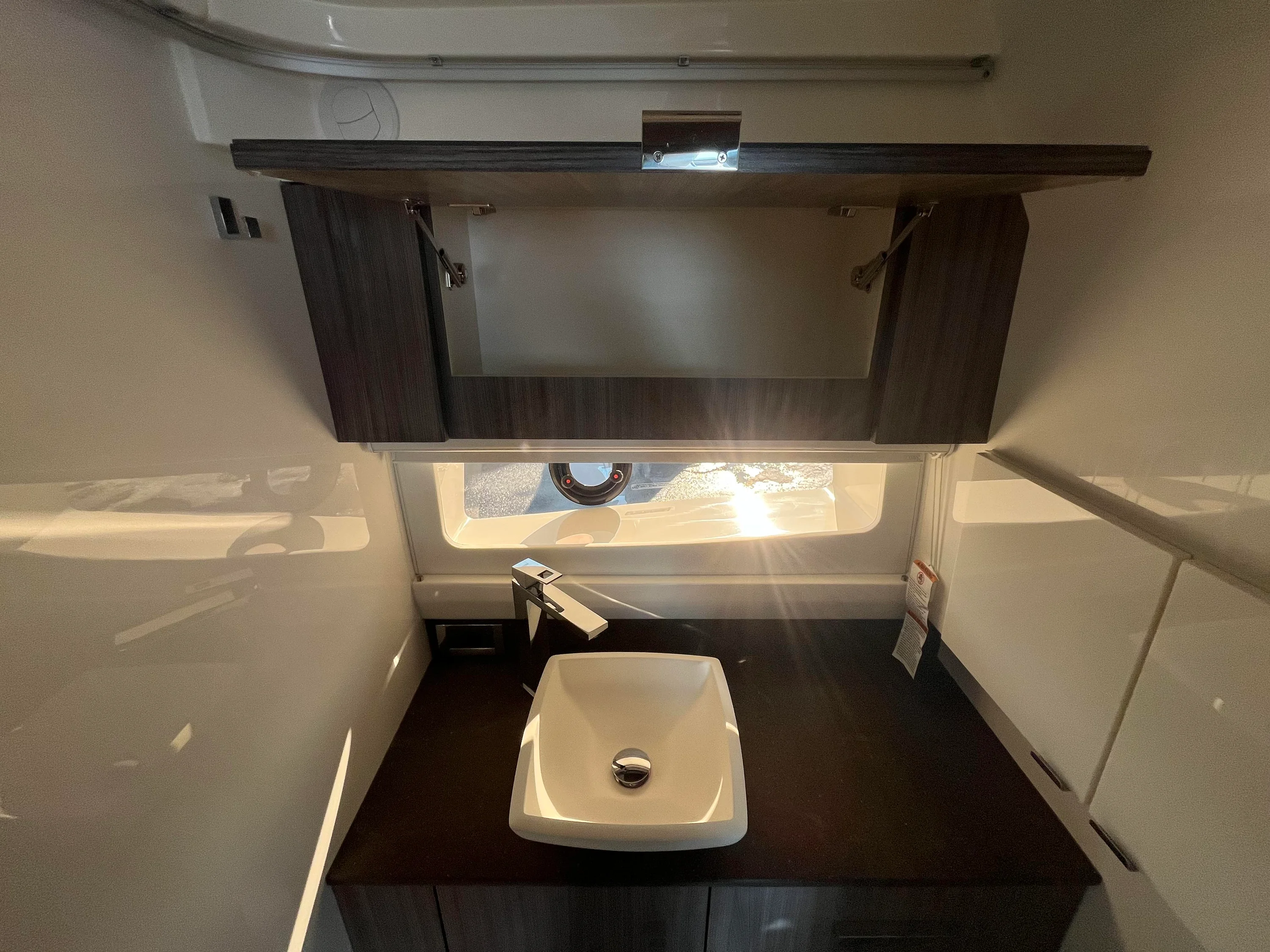 2026 Sea Ray SLX 400 Outboard Image Thumbnail #65