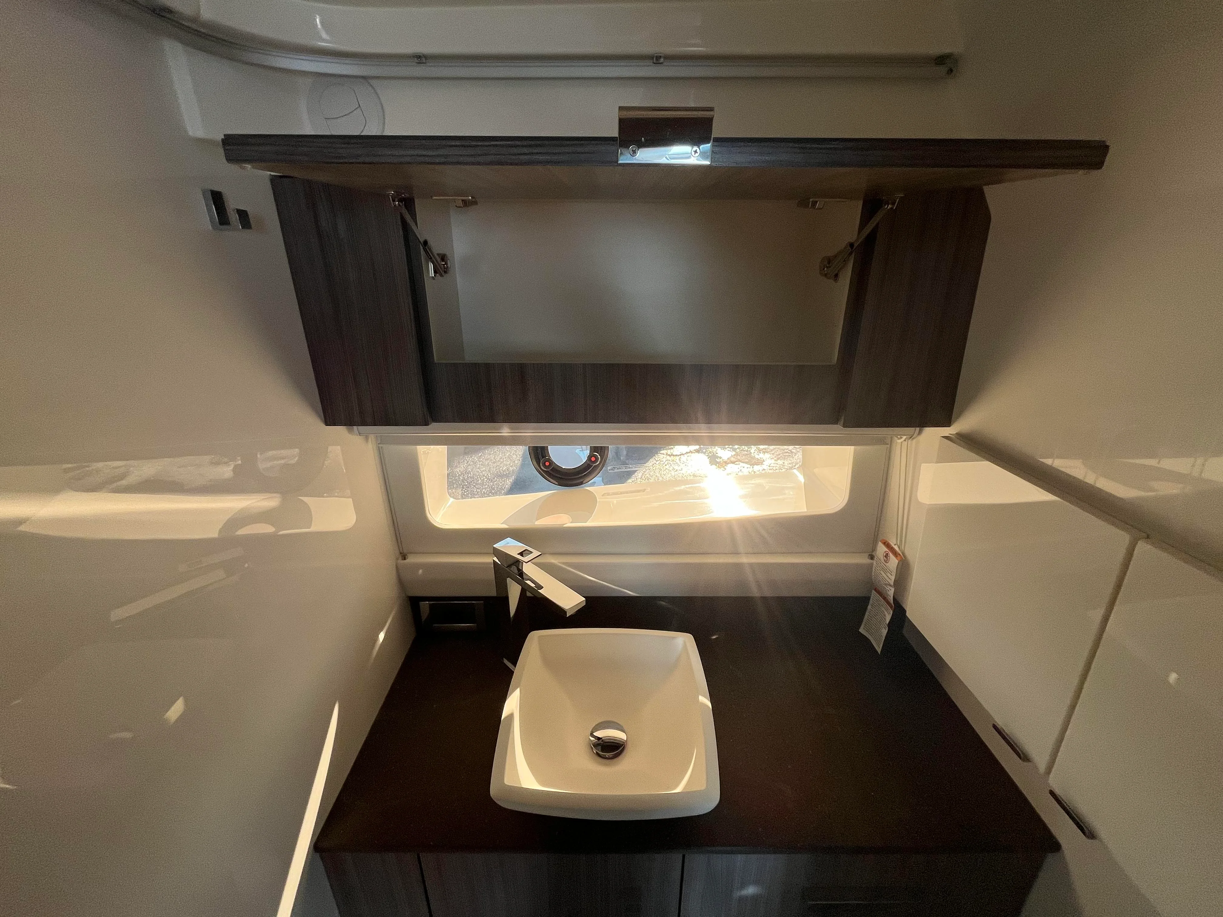 2026 Sea Ray SLX 400 Outboard Image Thumbnail #65