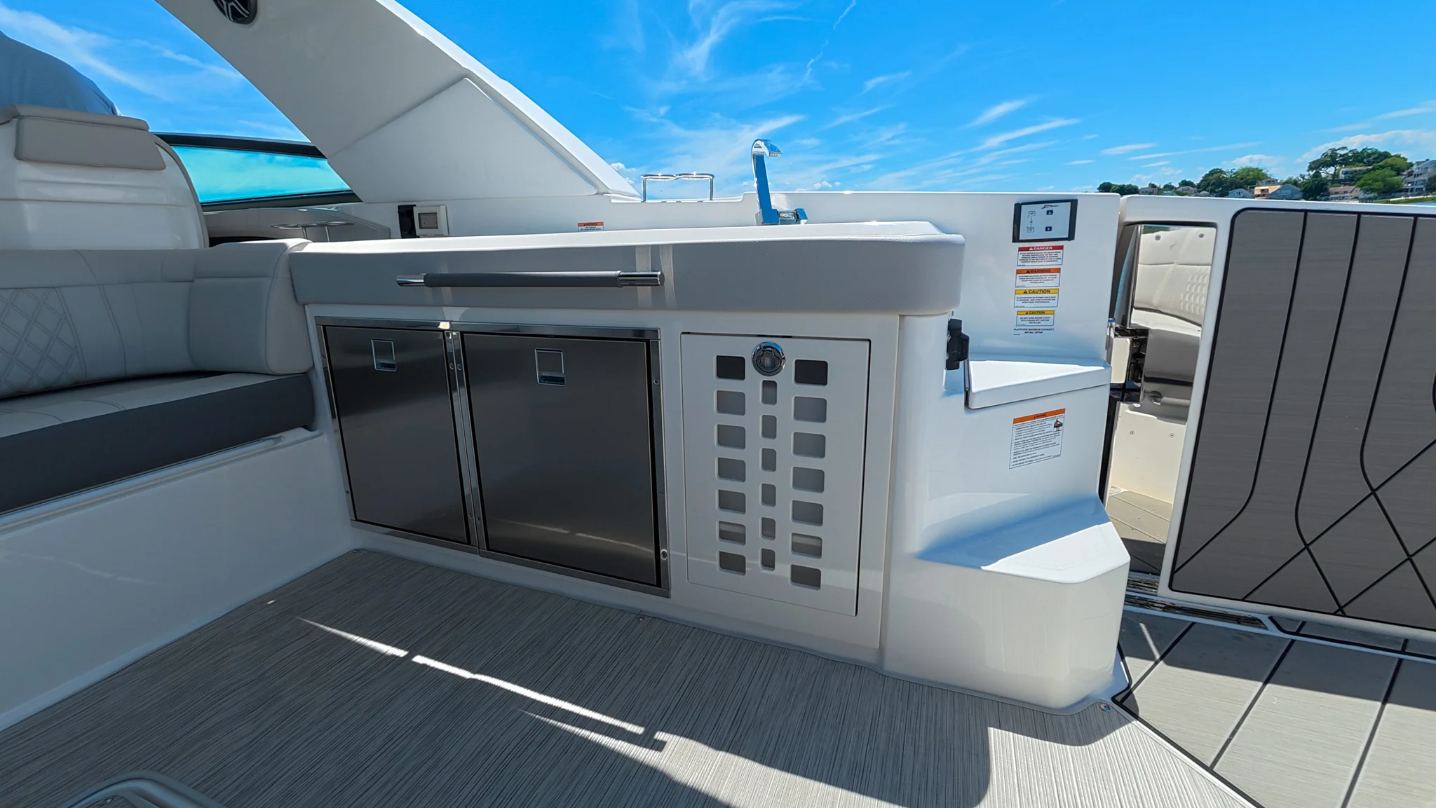 2026 Sea Ray SLX 400 Outboard Image Thumbnail #31