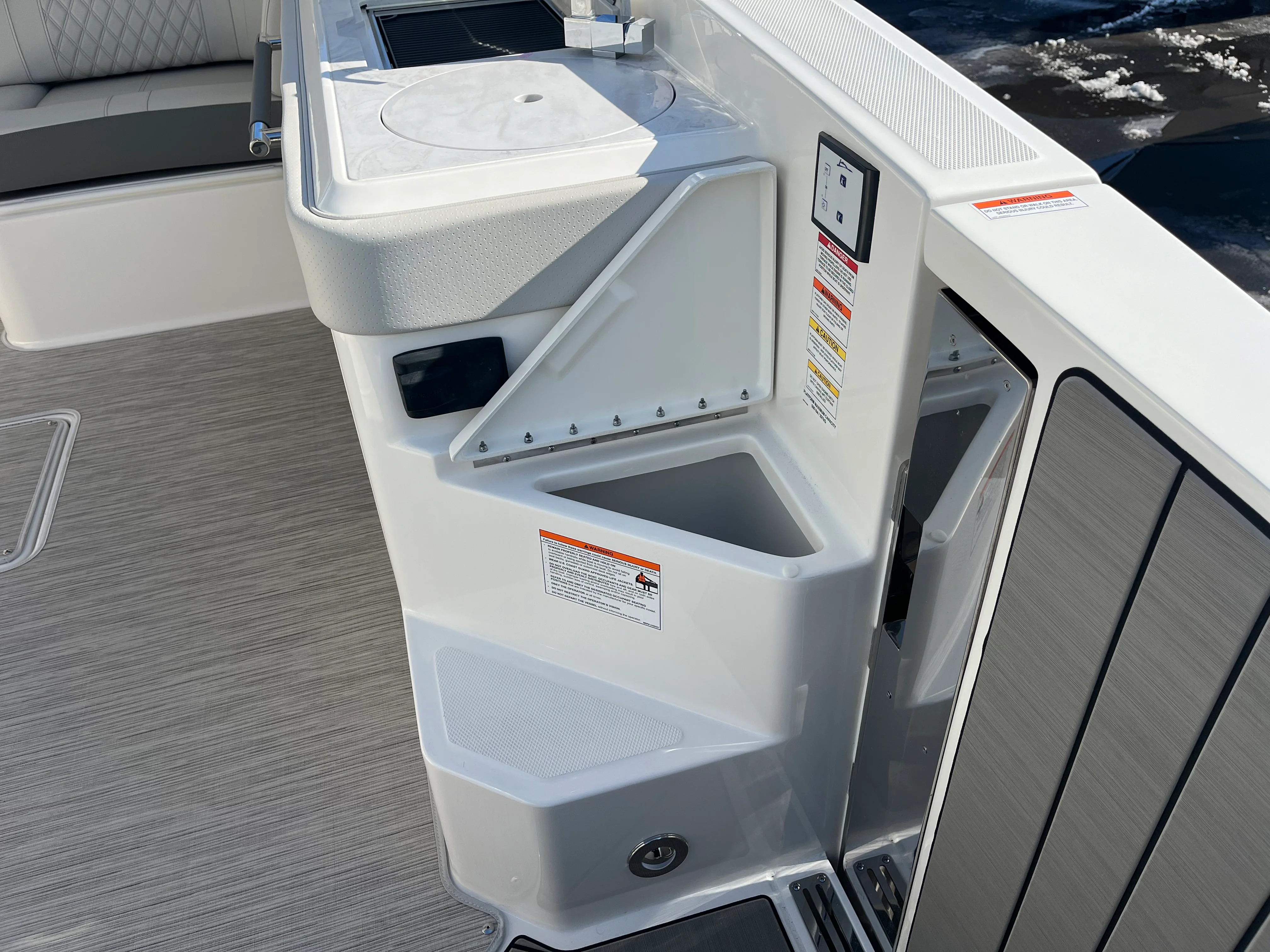 2026 Sea Ray SLX 400 Outboard Image Thumbnail #51