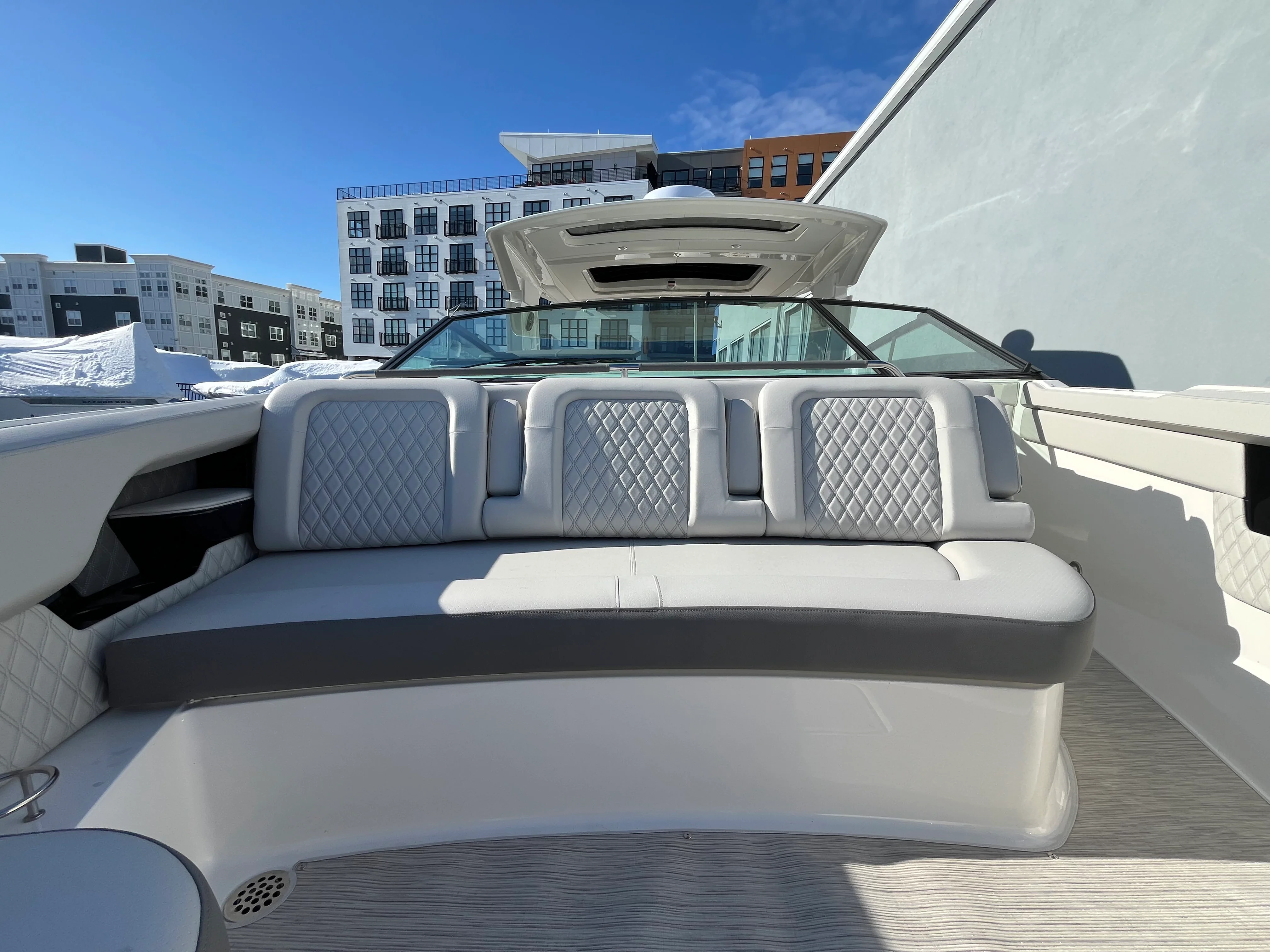 2026 Sea Ray SLX 400 Outboard Image Thumbnail #32