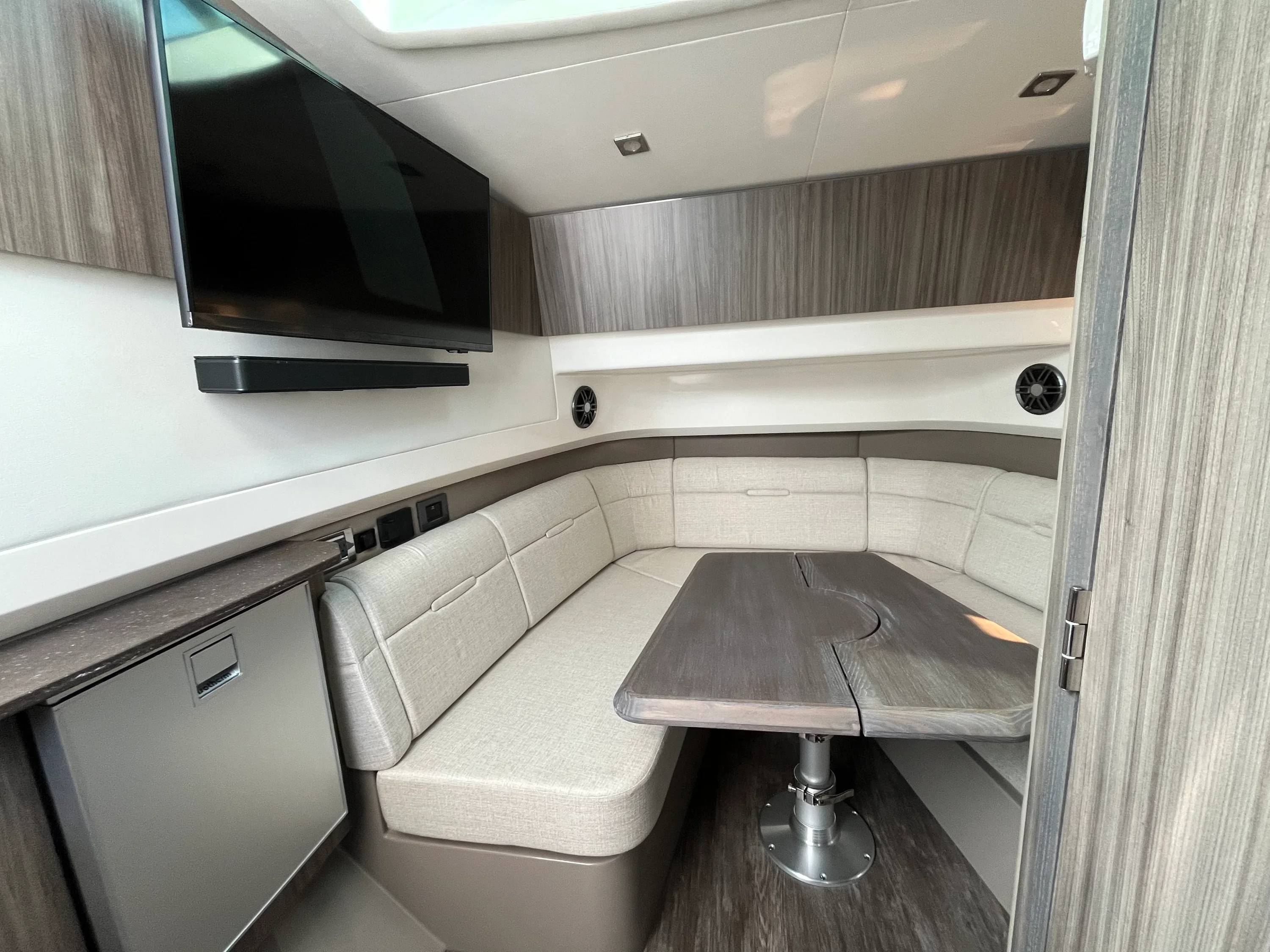 2026 Sea Ray SLX 400 Outboard Image Thumbnail #60