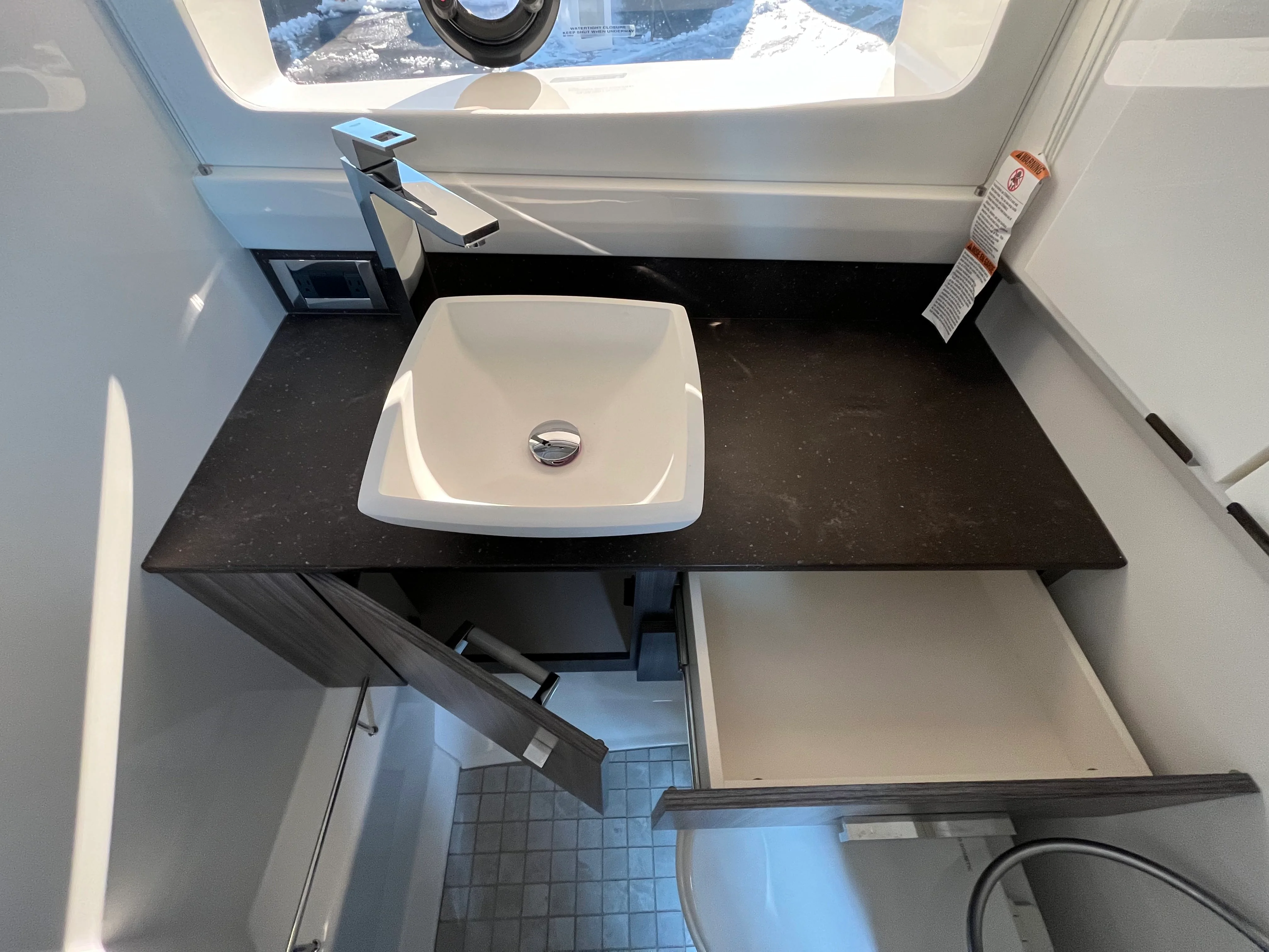 2026 Sea Ray SLX 400 Outboard Image Thumbnail #66