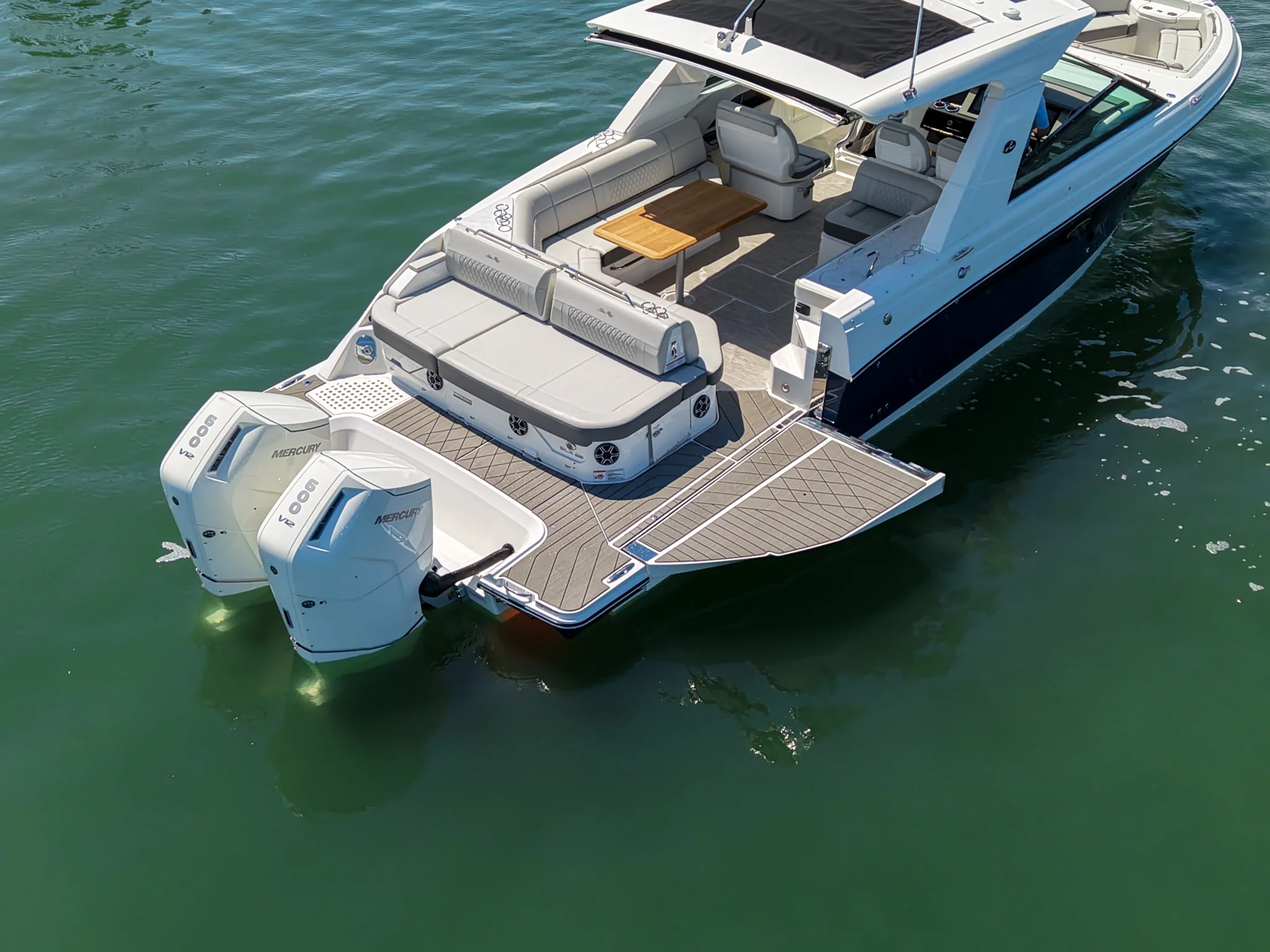 2026 Sea Ray SLX 400 Outboard Image Thumbnail #14