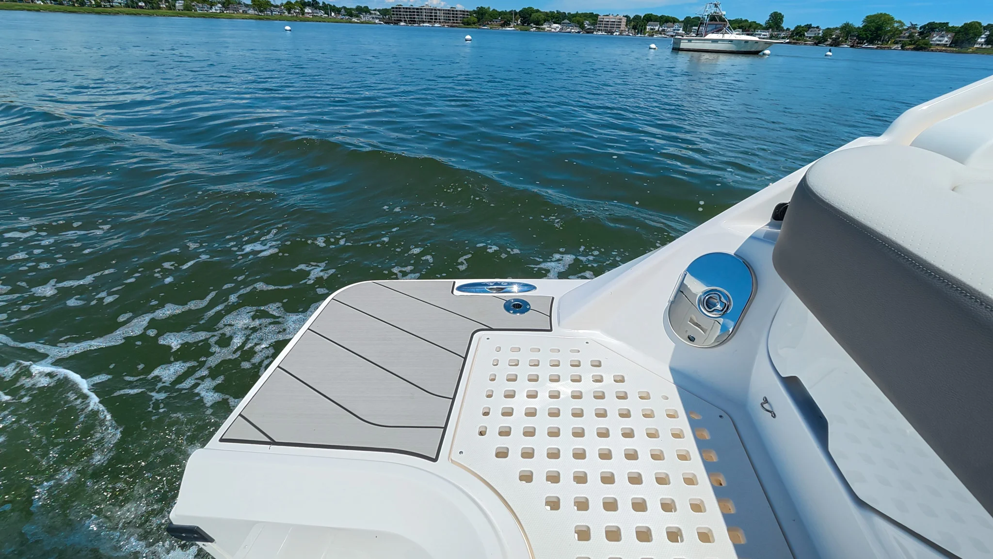 2026 Sea Ray SLX 400 Outboard Image Thumbnail #22
