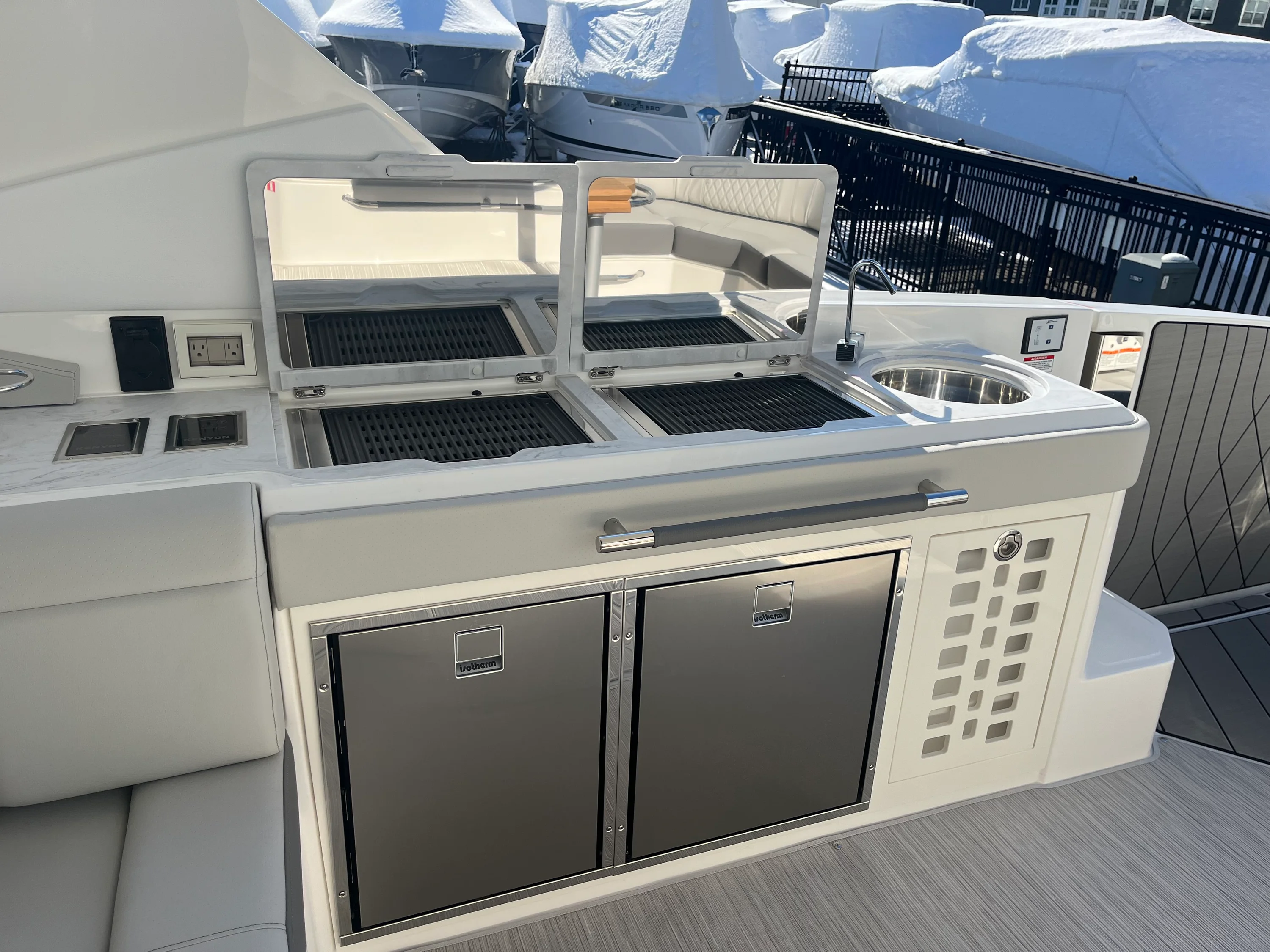 2026 Sea Ray SLX 400 Outboard Image Thumbnail #40