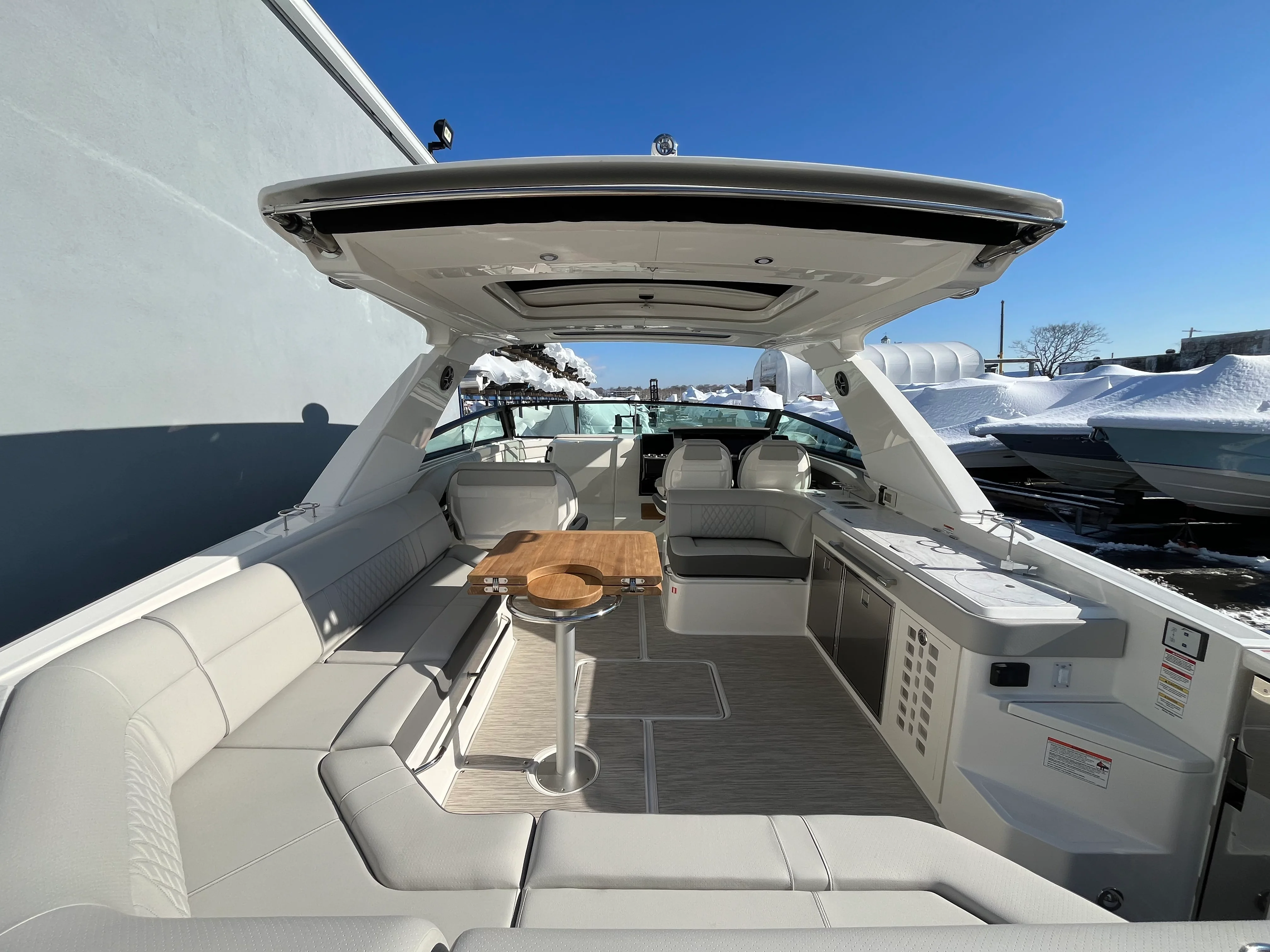 2026 Sea Ray SLX 400 Outboard Image Thumbnail #11