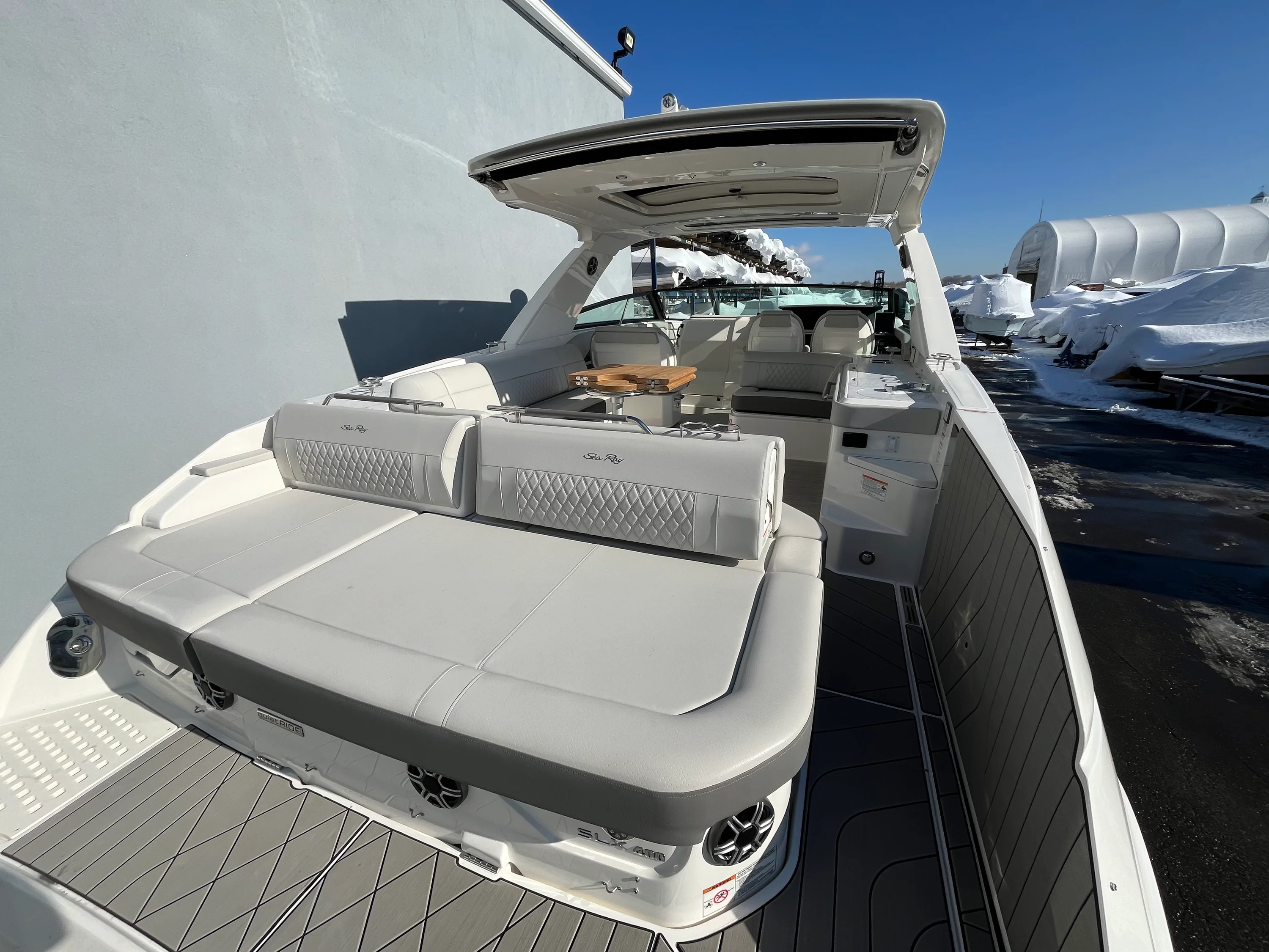 2026 Sea Ray SLX 400 Outboard Image Thumbnail #10