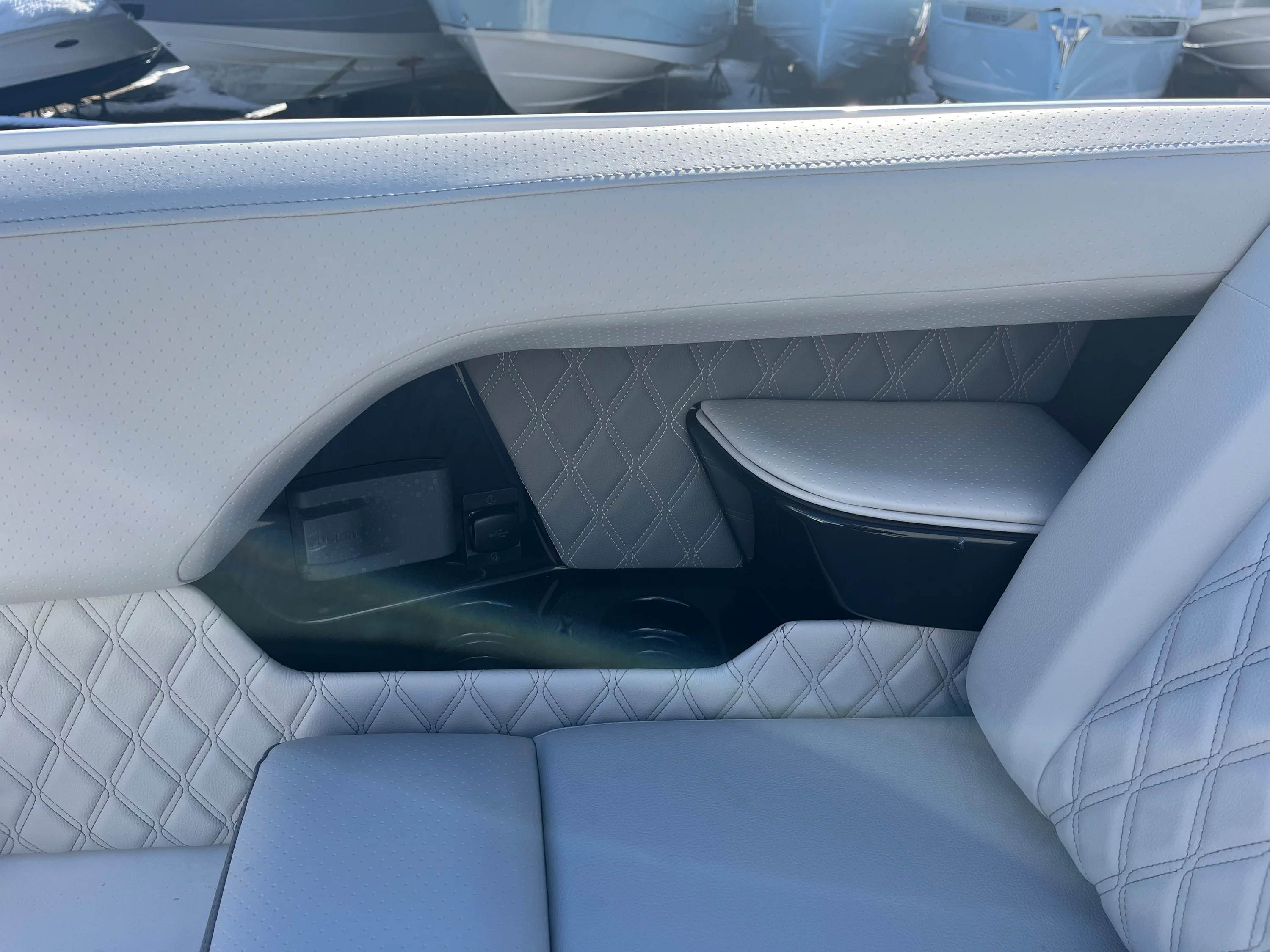 2026 Sea Ray SLX 400 Outboard Image Thumbnail #34