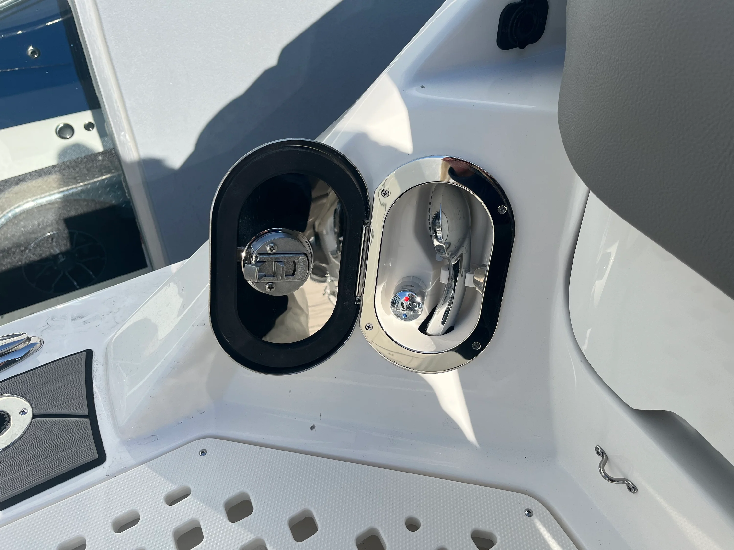 2026 Sea Ray SLX 400 Outboard Image Thumbnail #8