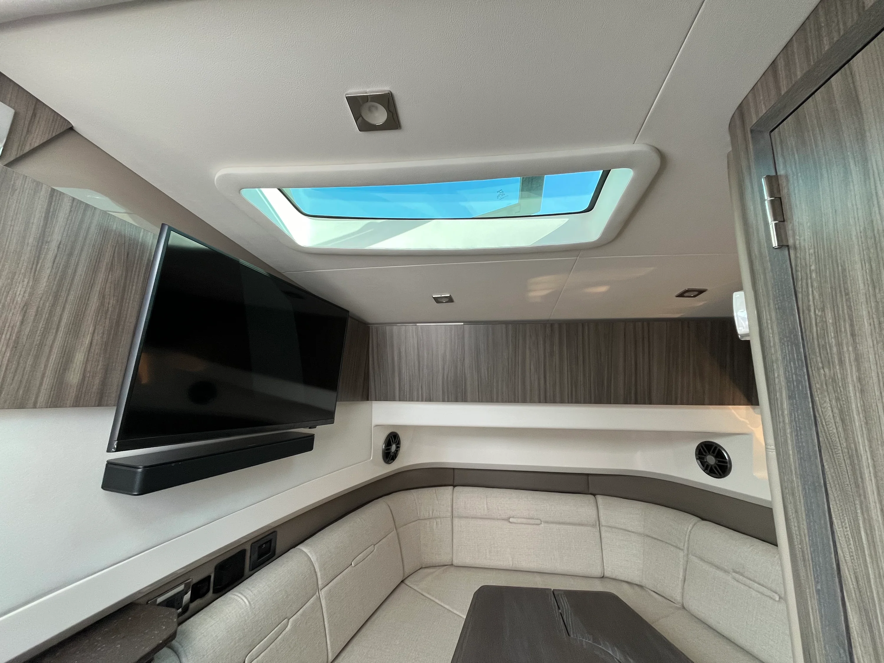 2026 Sea Ray SLX 400 Outboard Image Thumbnail #61