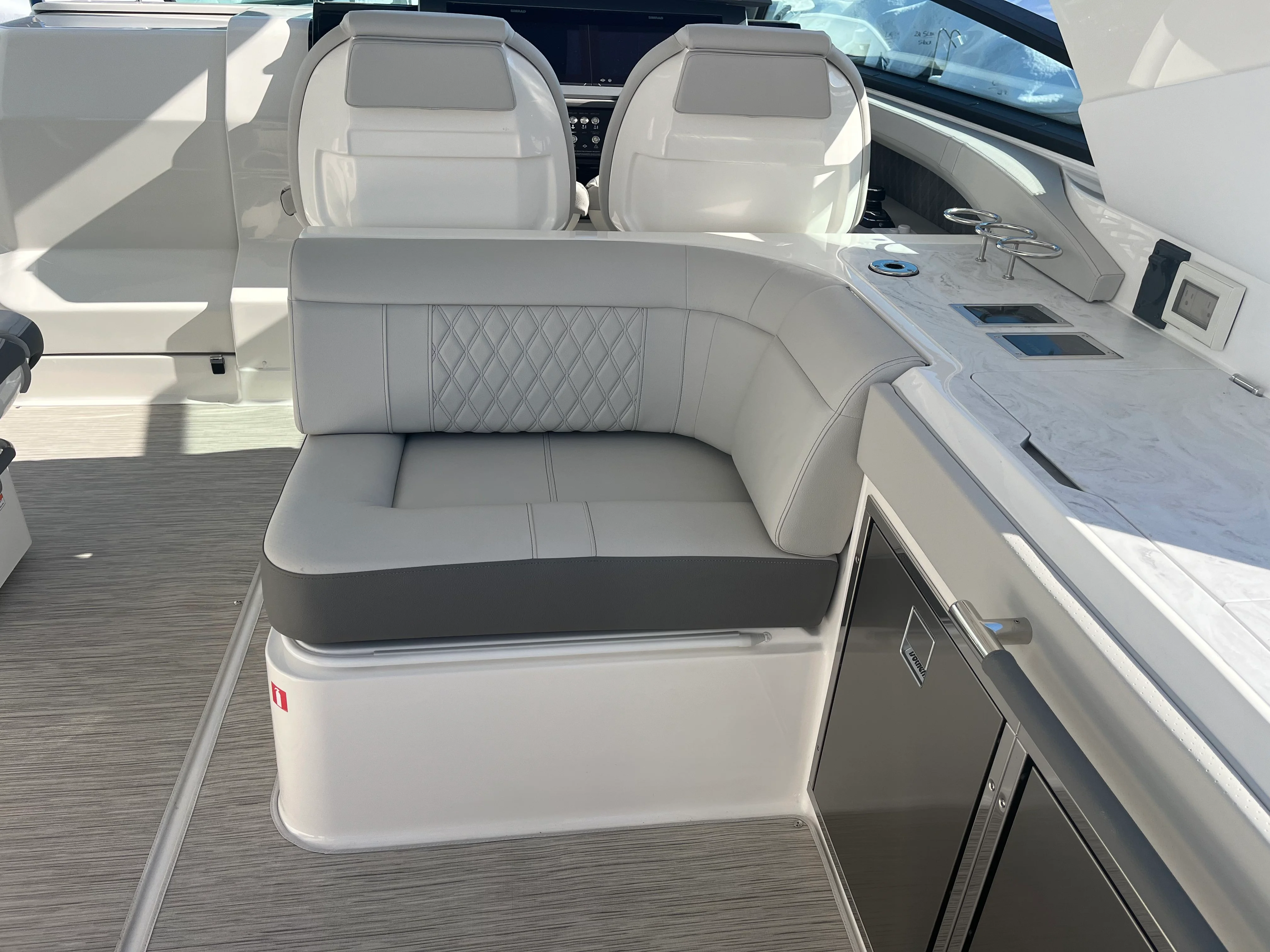 2026 Sea Ray SLX 400 Outboard Image Thumbnail #38