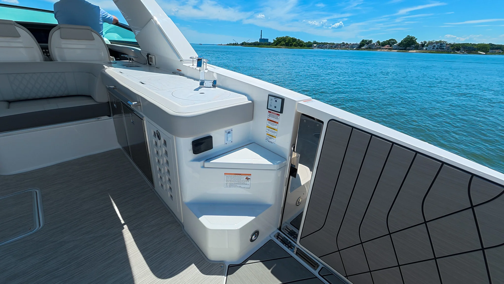 2026 Sea Ray SLX 400 Outboard Image Thumbnail #35