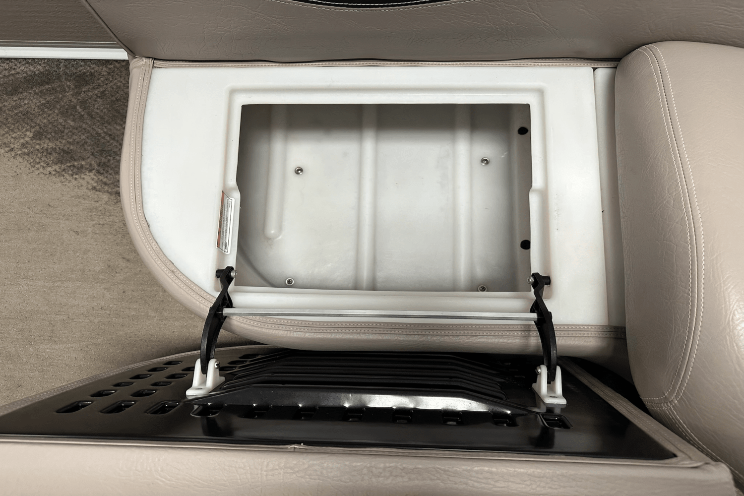 2010 Premier 221 GEMINI Image Thumbnail #24