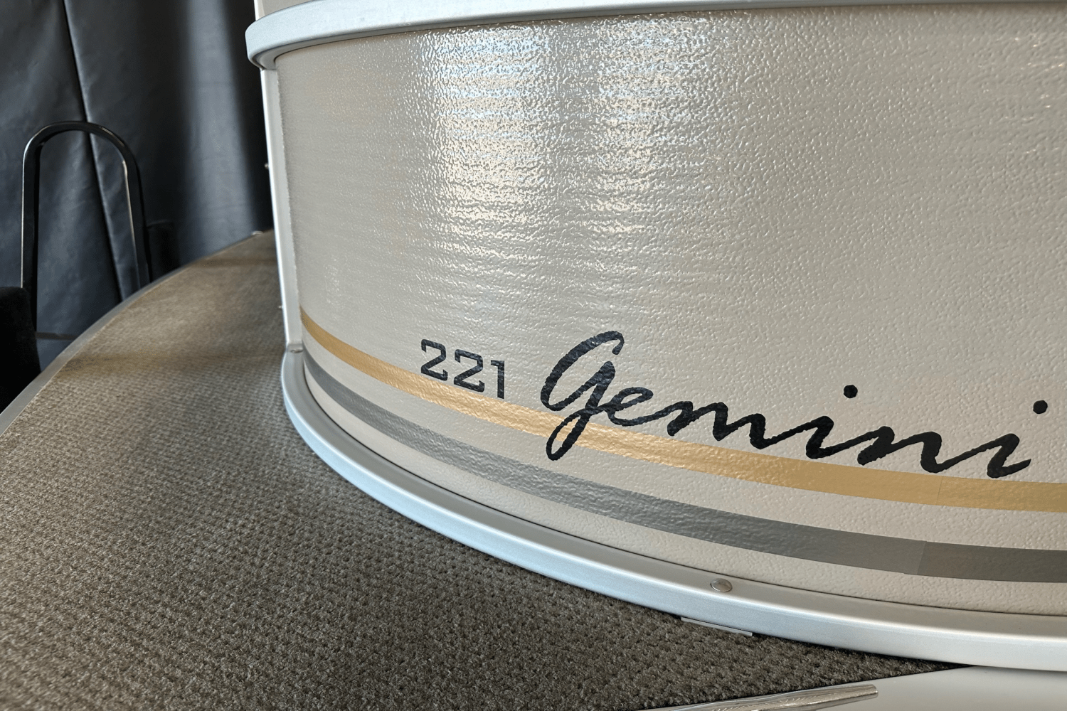 2010 Premier 221 GEMINI Image Thumbnail #2