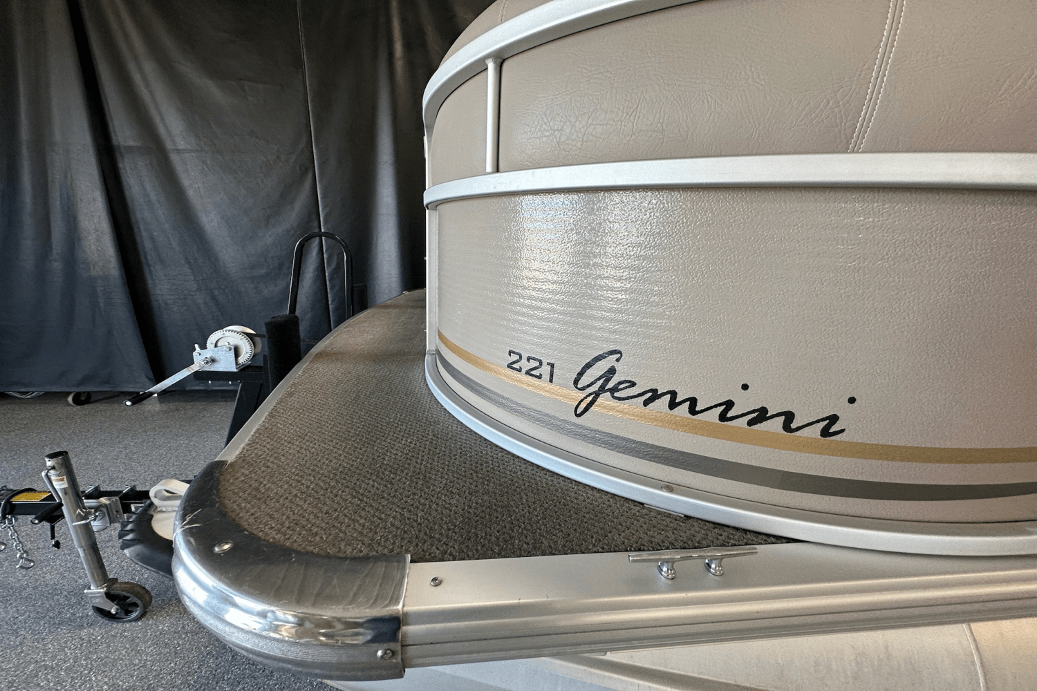 2010 Premier 221 GEMINI Image Thumbnail #3