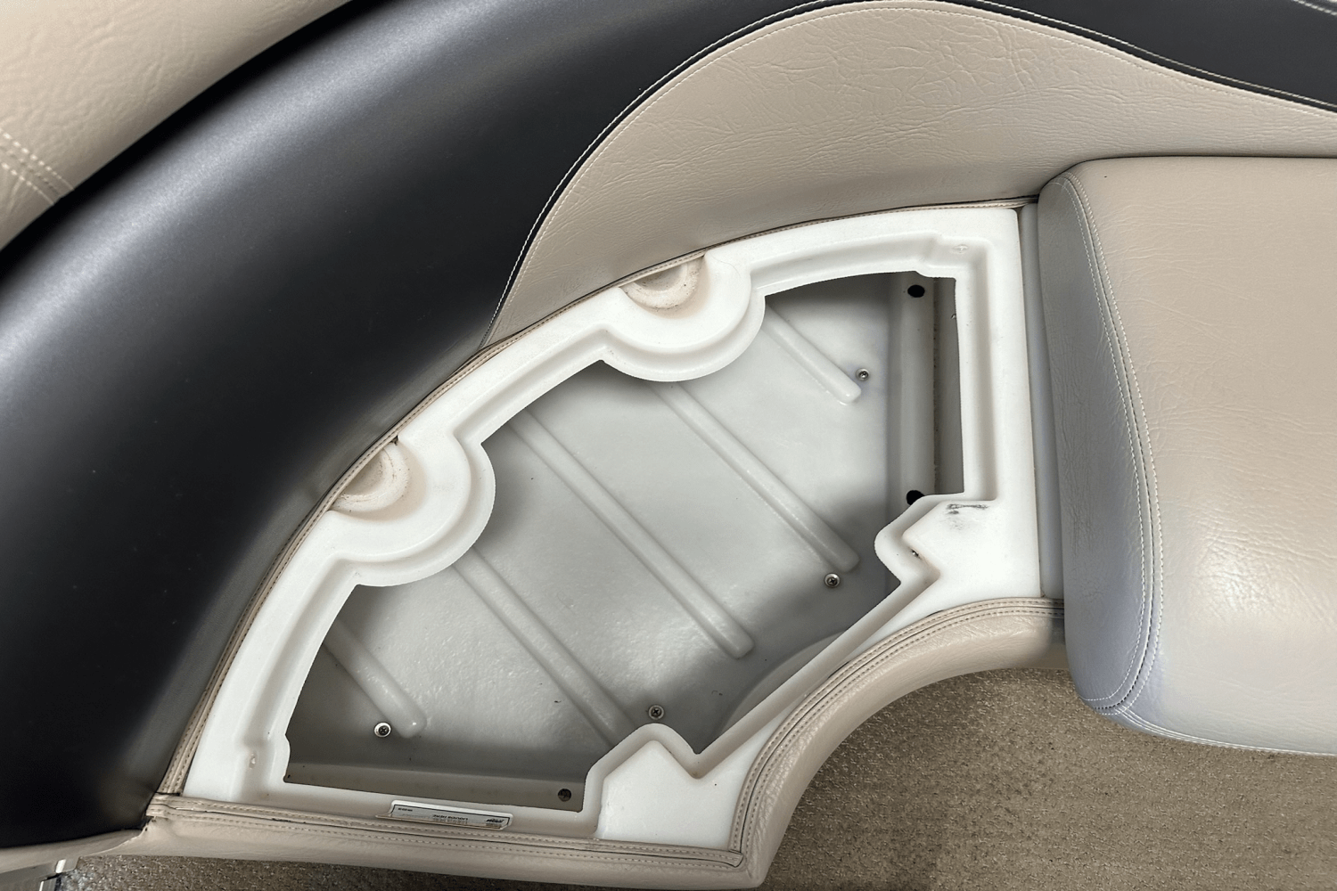 2010 Premier 221 GEMINI Image Thumbnail #16