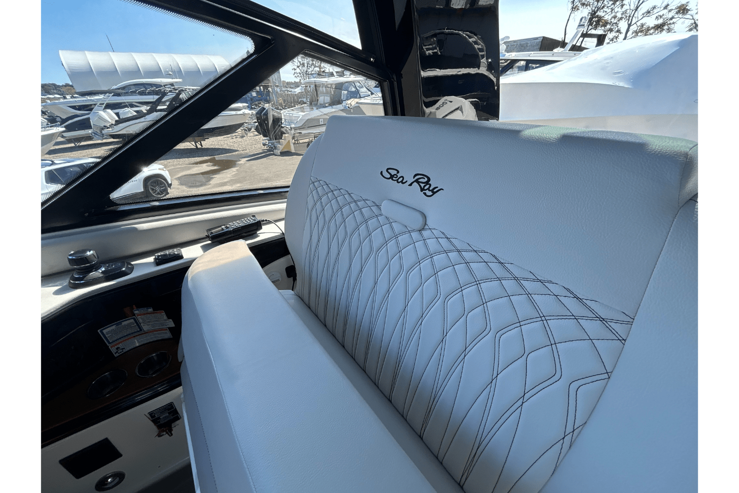 2026 Sea Ray Sundancer 370 Outboard Image Thumbnail #10