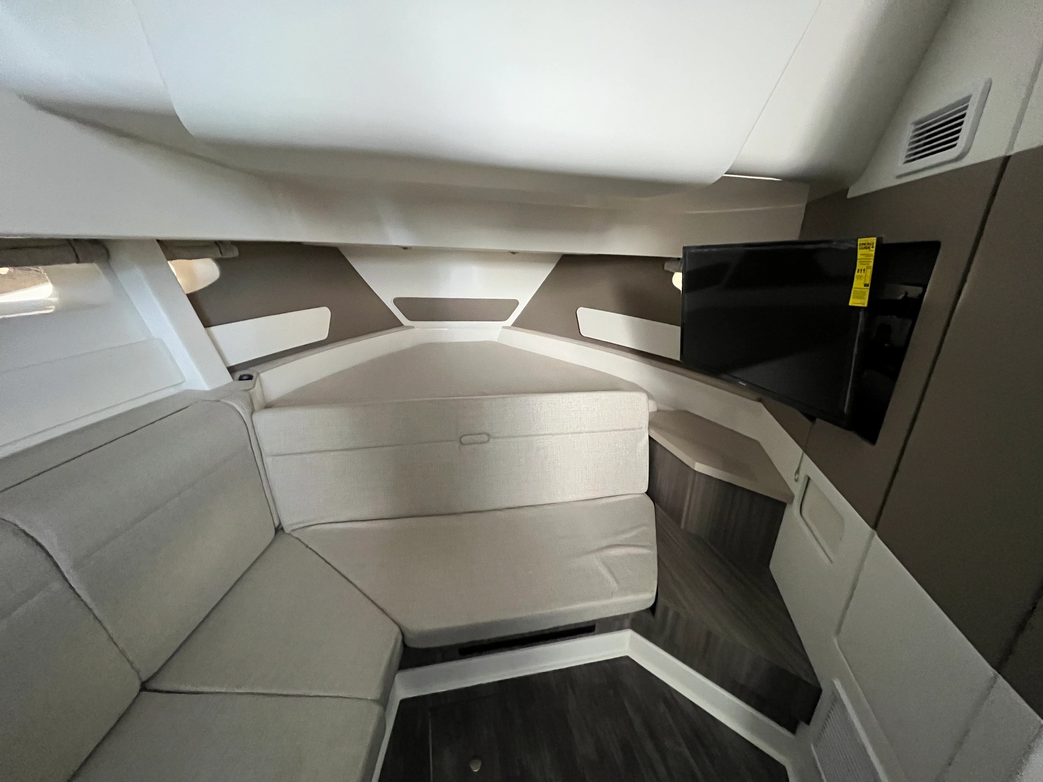 2026 Sea Ray Sundancer 370 Outboard Image Thumbnail #25