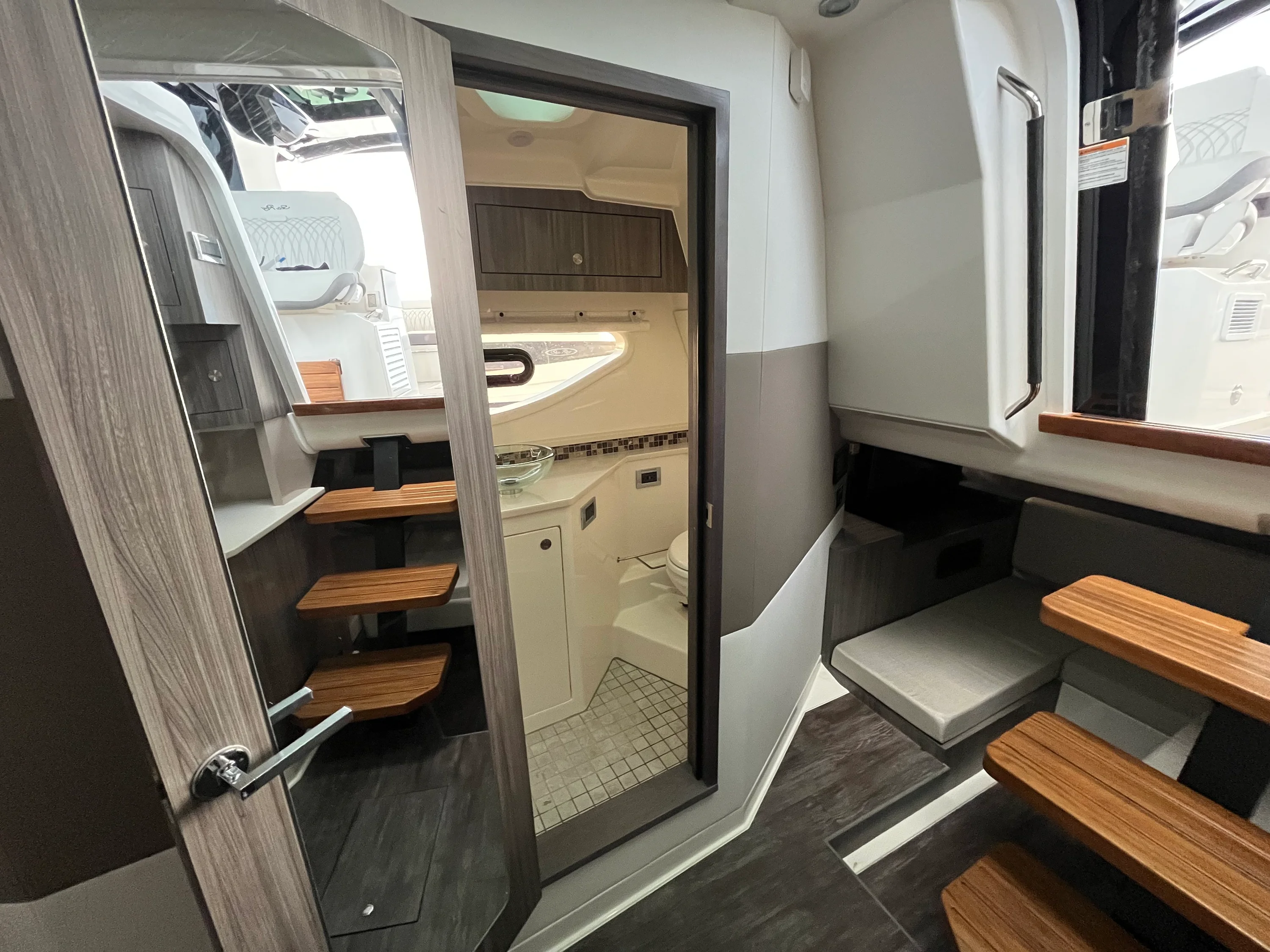 2026 Sea Ray Sundancer 370 Outboard Image Thumbnail #37