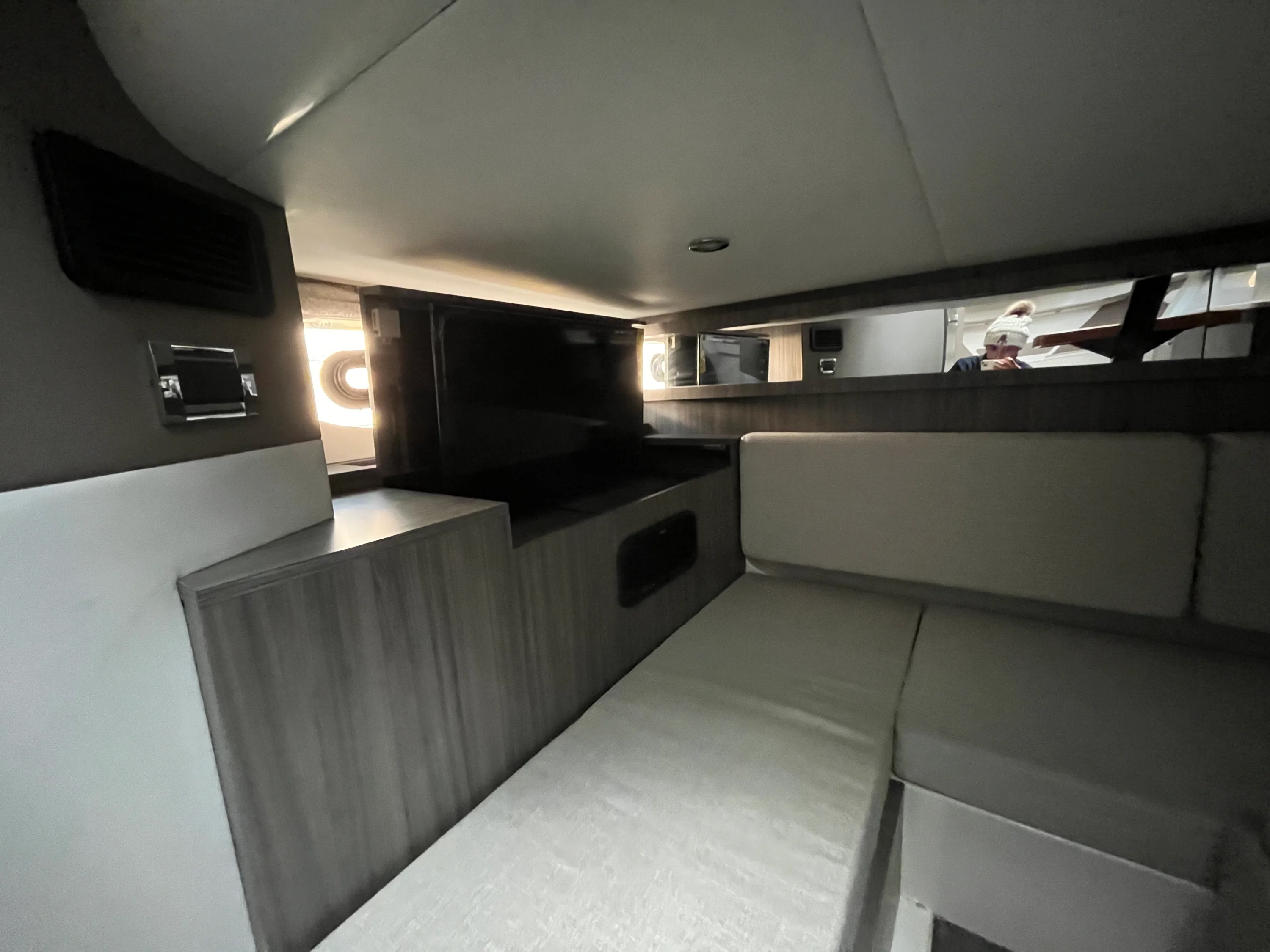 2026 Sea Ray Sundancer 370 Outboard Image Thumbnail #38