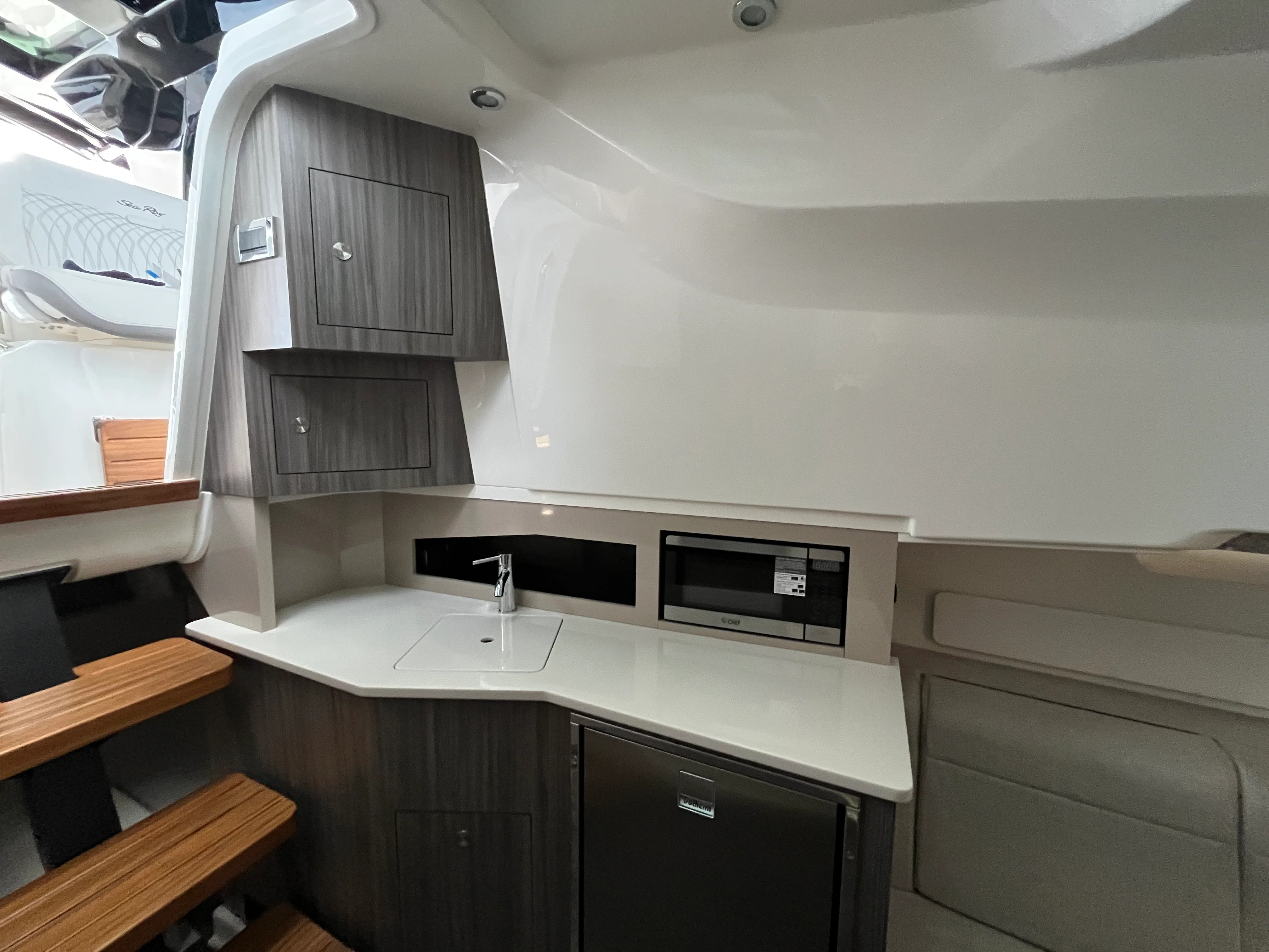 2026 Sea Ray Sundancer 370 Outboard Image Thumbnail #27