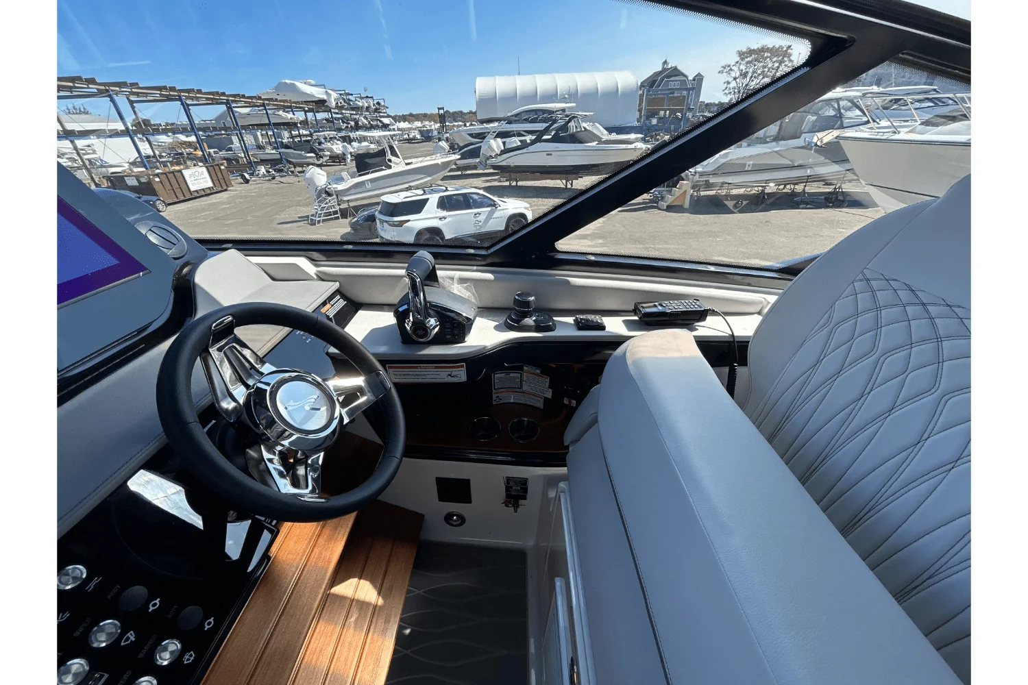 2026 Sea Ray Sundancer 370 Outboard Image Thumbnail #11