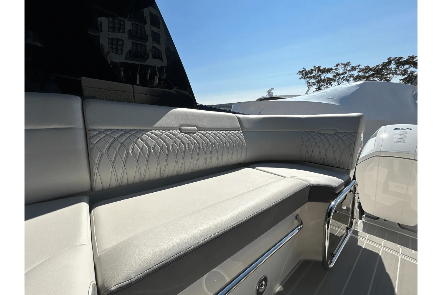 2026 Sea Ray Sundancer 370 Outboard Image Thumbnail #7