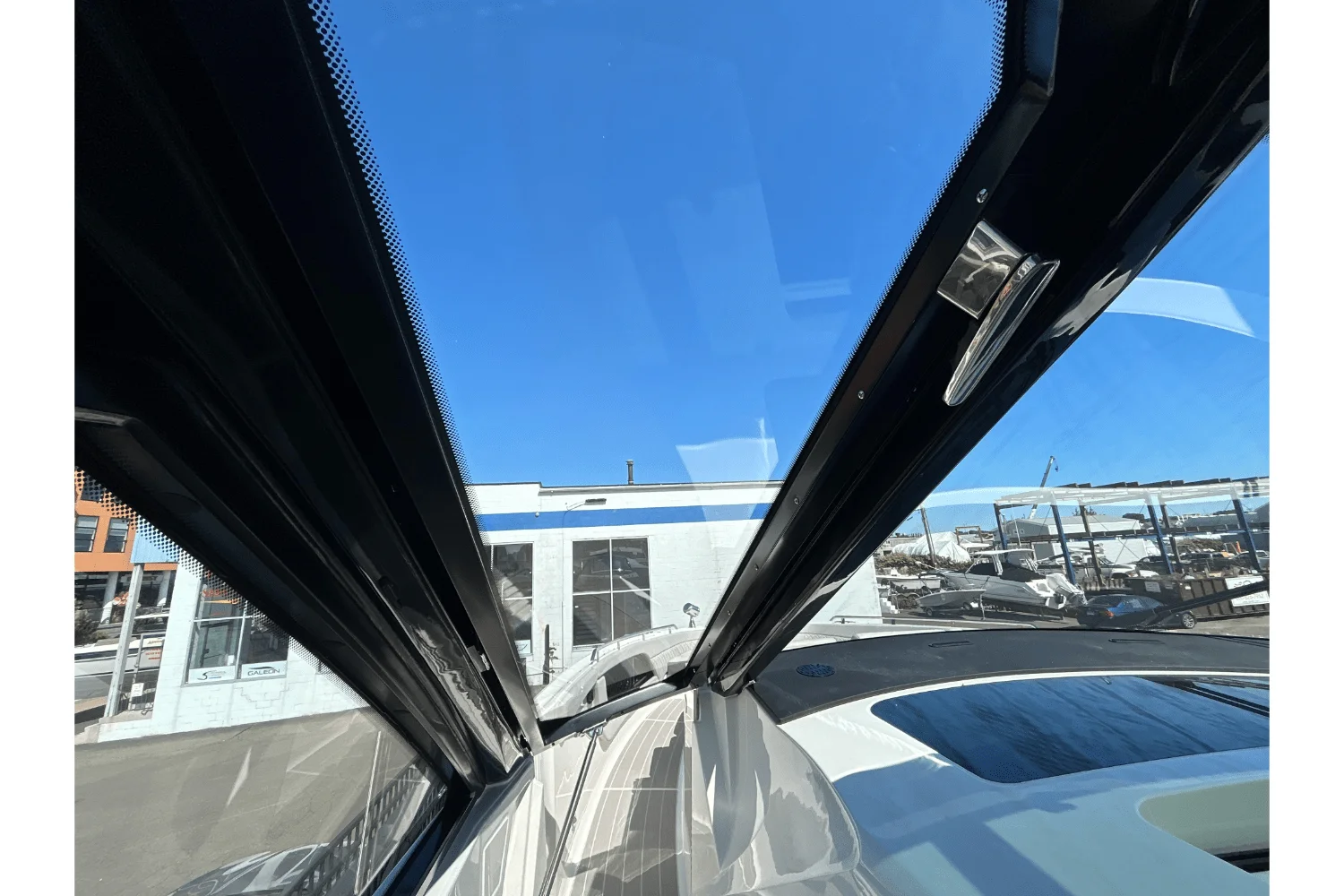 2026 Sea Ray Sundancer 370 Outboard Image Thumbnail #15