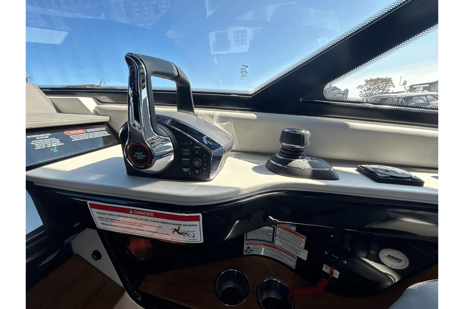 2026 Sea Ray Sundancer 370 Outboard Image Thumbnail #14