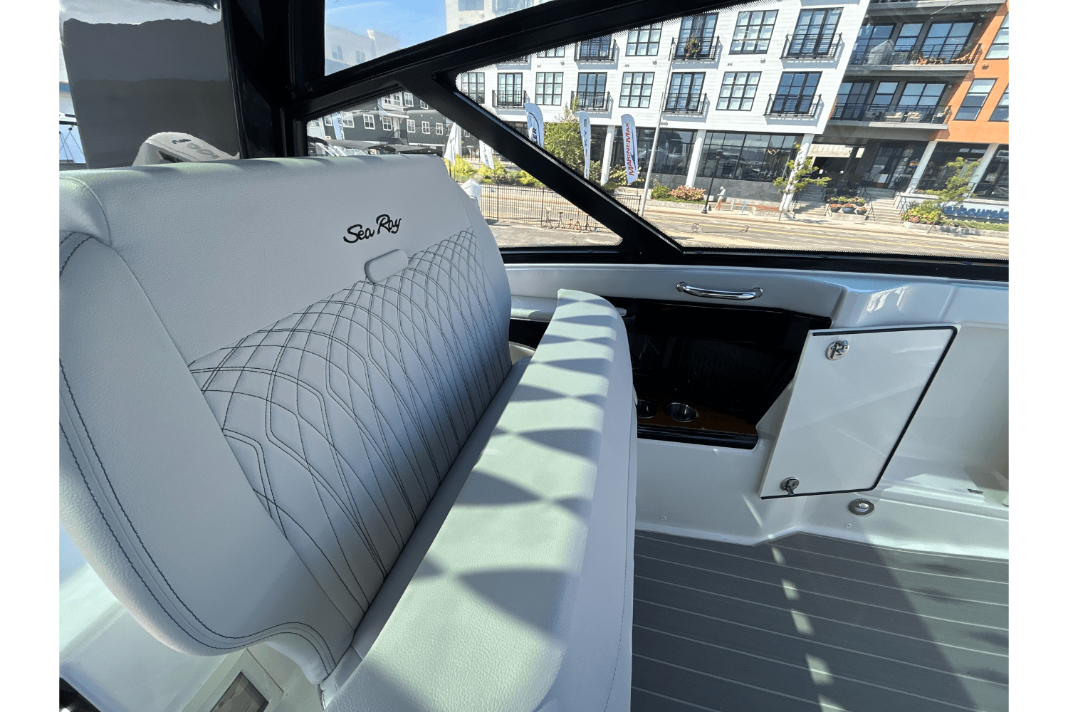 2026 Sea Ray Sundancer 370 Outboard Image Thumbnail #12