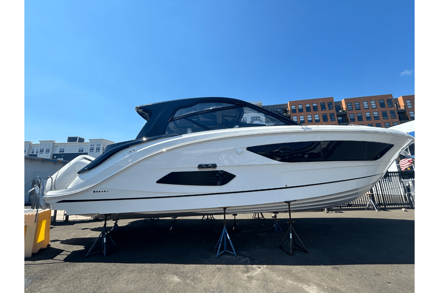 2026 Sea Ray Sundancer 370 Outboard