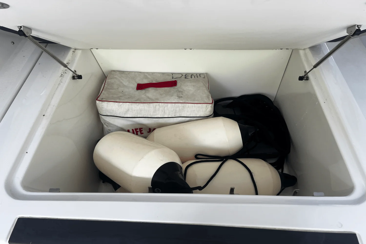 2023 Beneteau GT 36 Image Thumbnail #12