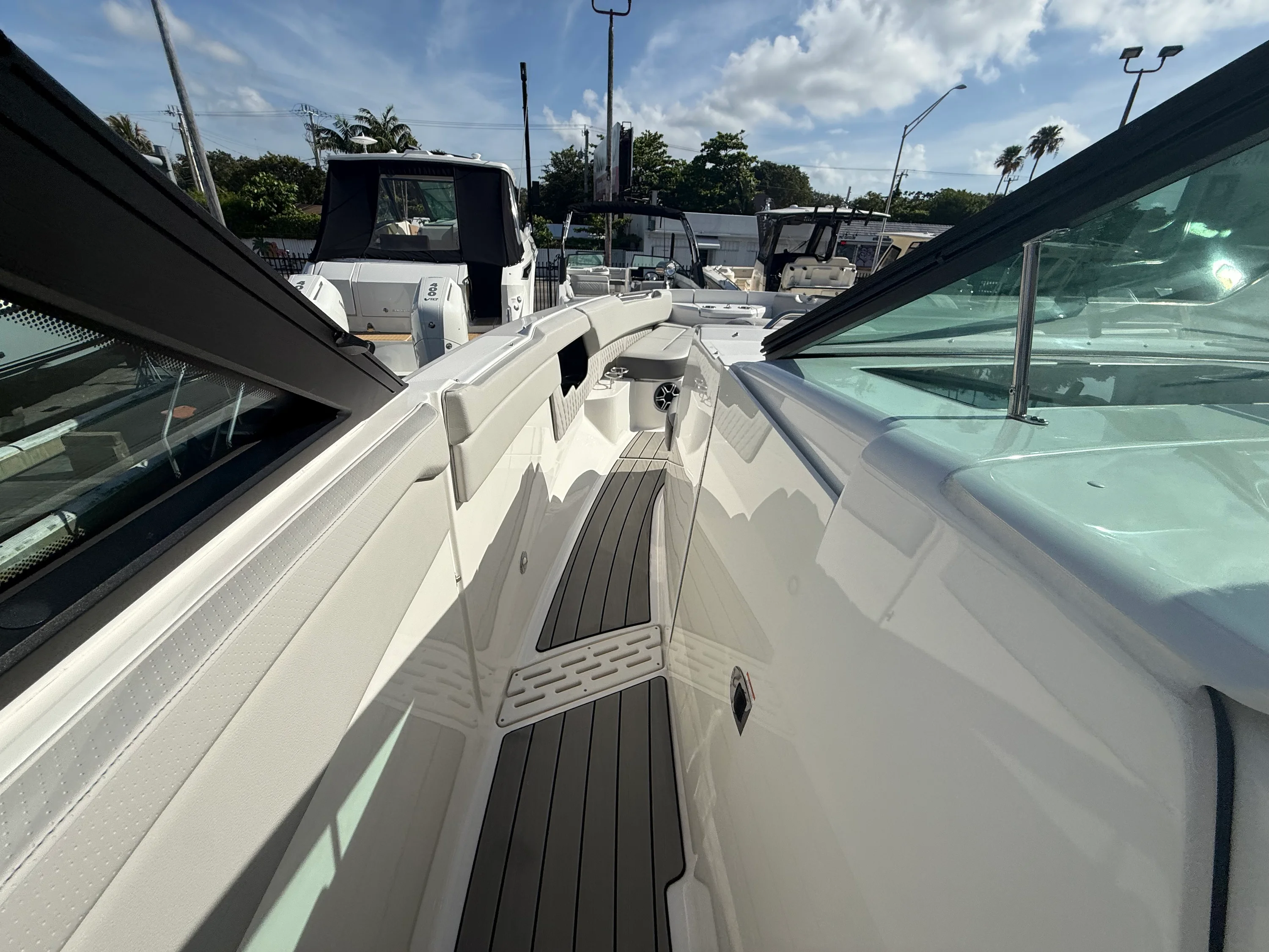 2026 Sea Ray SLX 400 Outboard Image Thumbnail #41