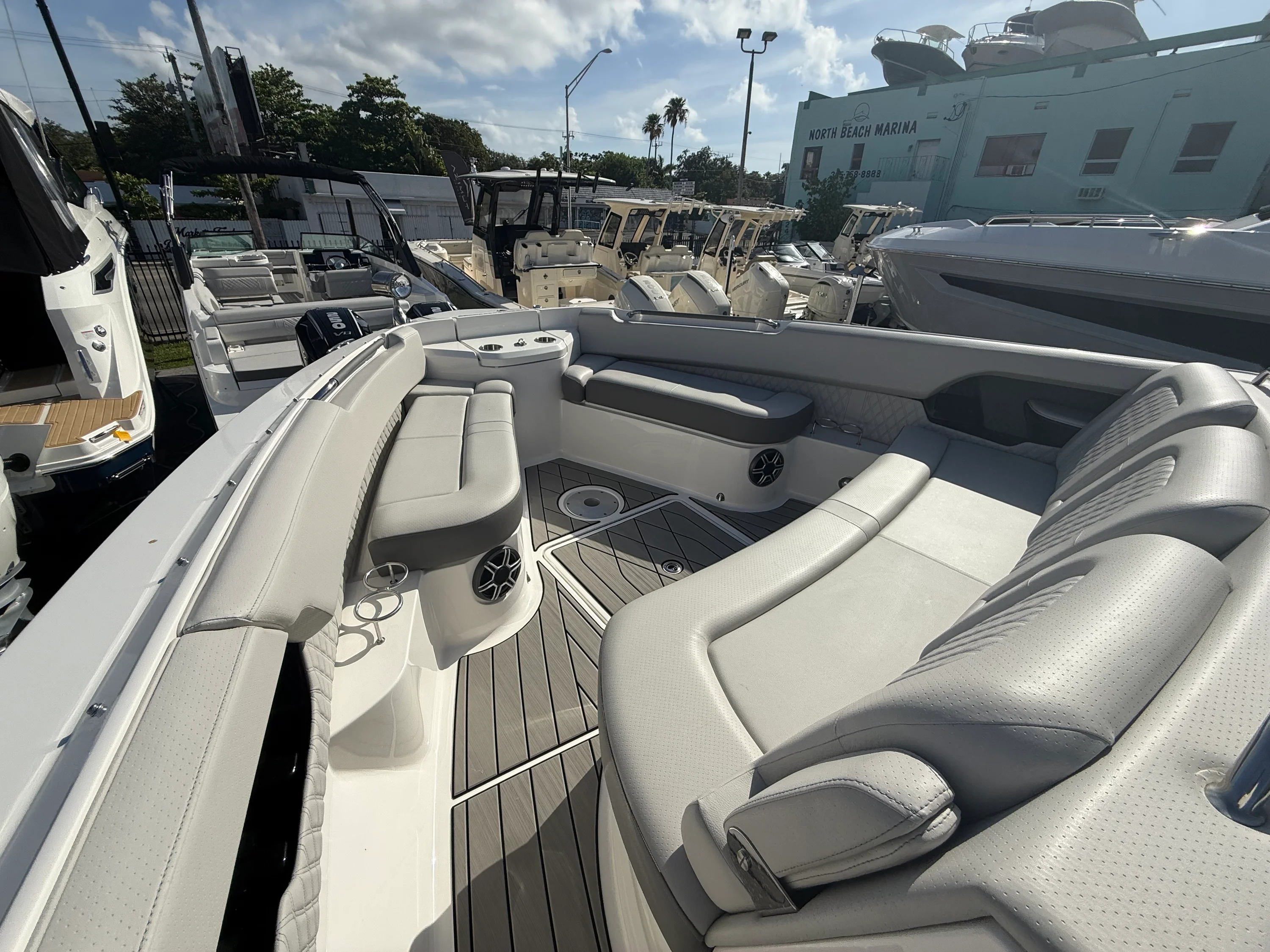 2026 Sea Ray SLX 400 Outboard Image Thumbnail #42