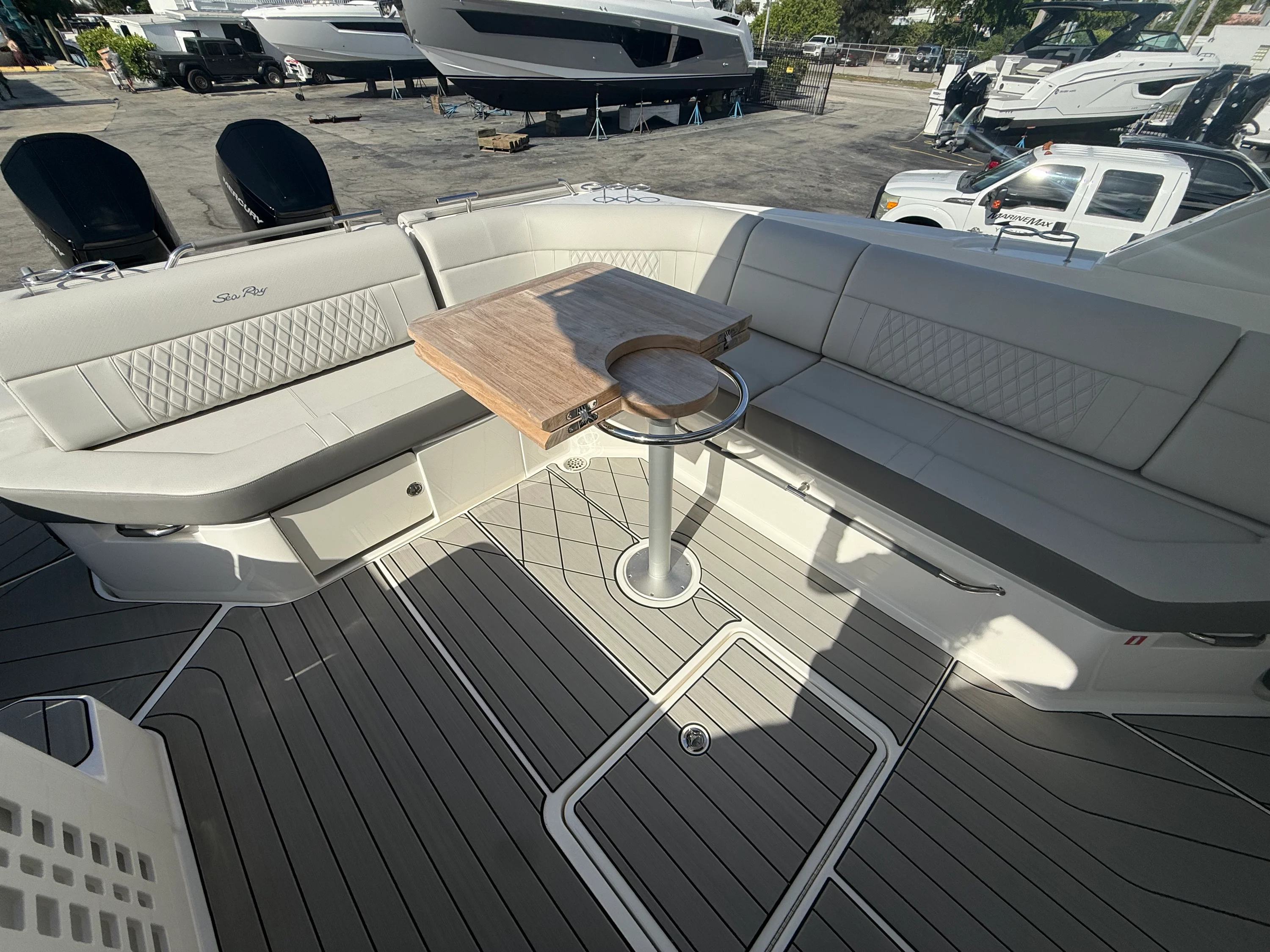 2026 Sea Ray SLX 400 Outboard Image Thumbnail #24