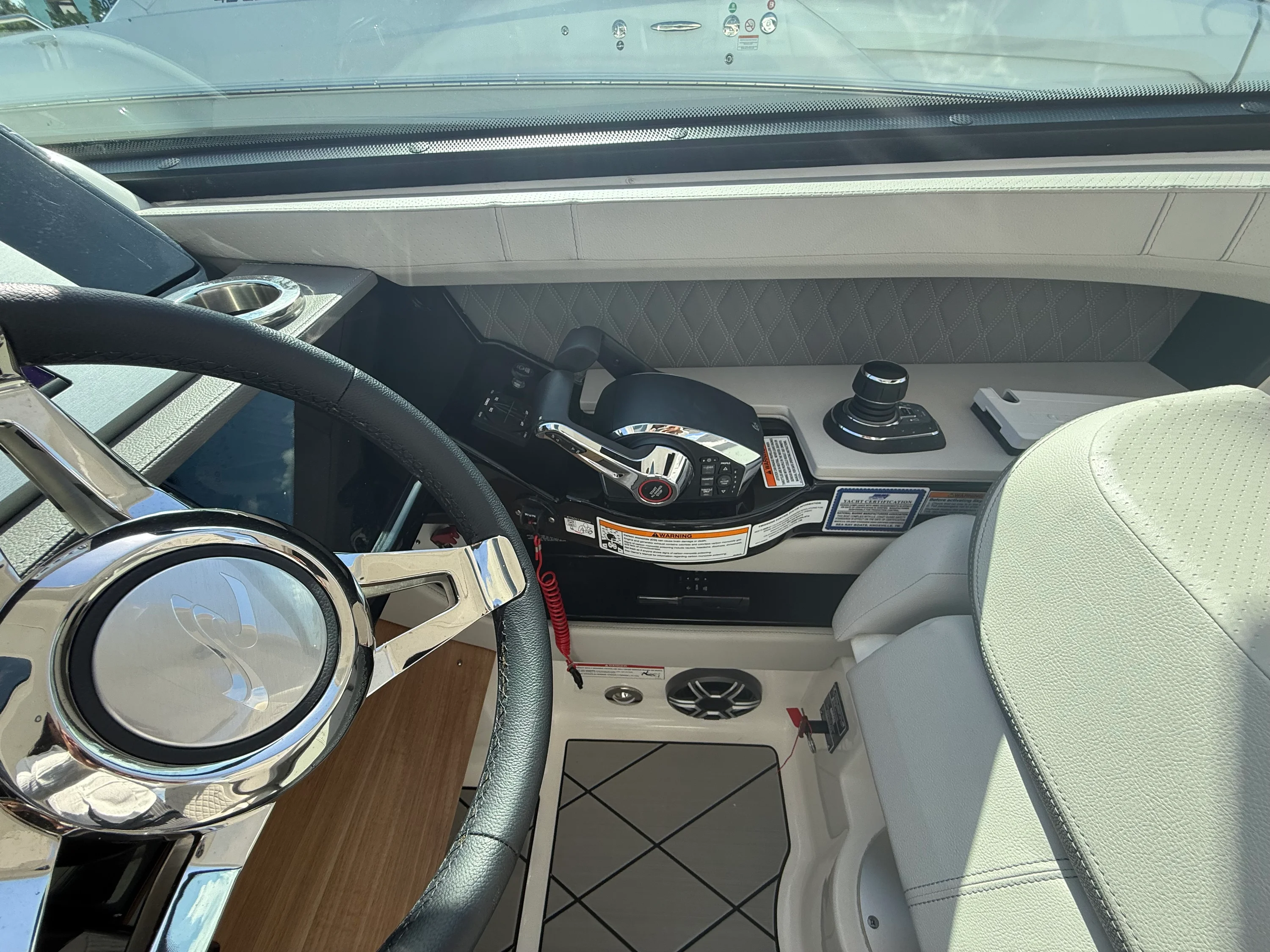 2026 Sea Ray SLX 400 Outboard Image Thumbnail #32