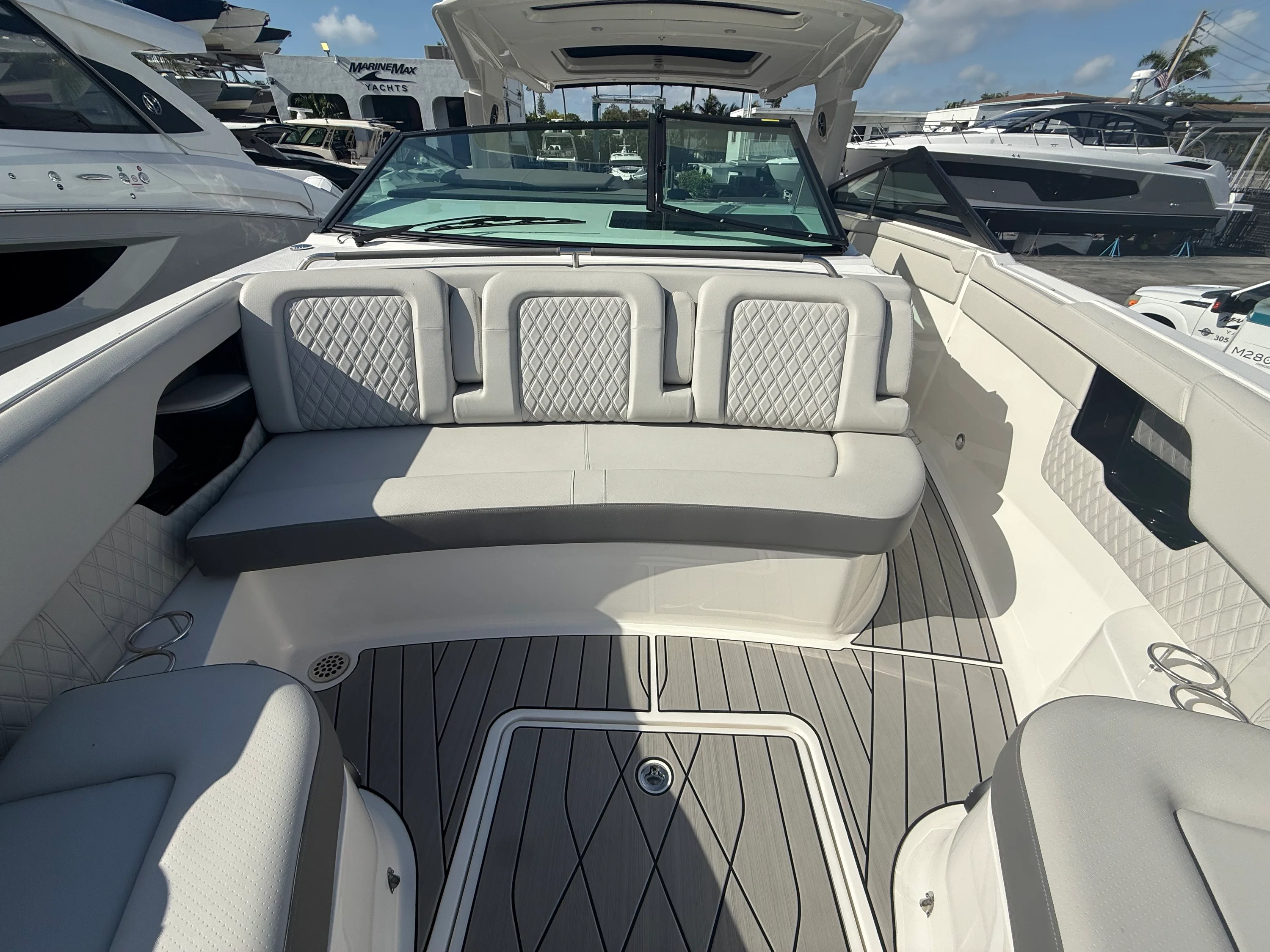 2026 Sea Ray SLX 400 Outboard Image Thumbnail #44
