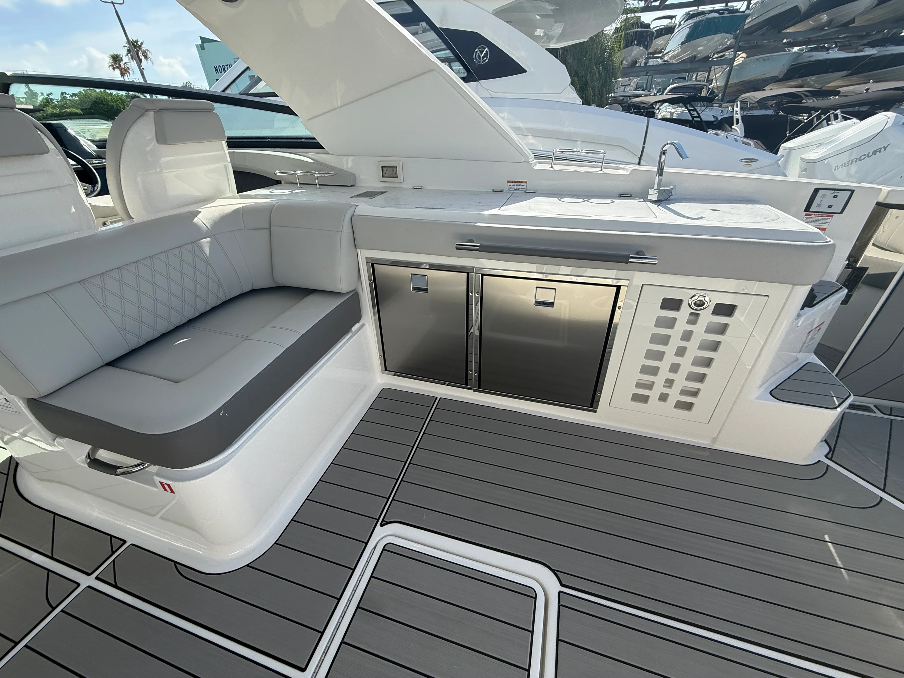 2026 Sea Ray SLX 400 Outboard Image Thumbnail #26