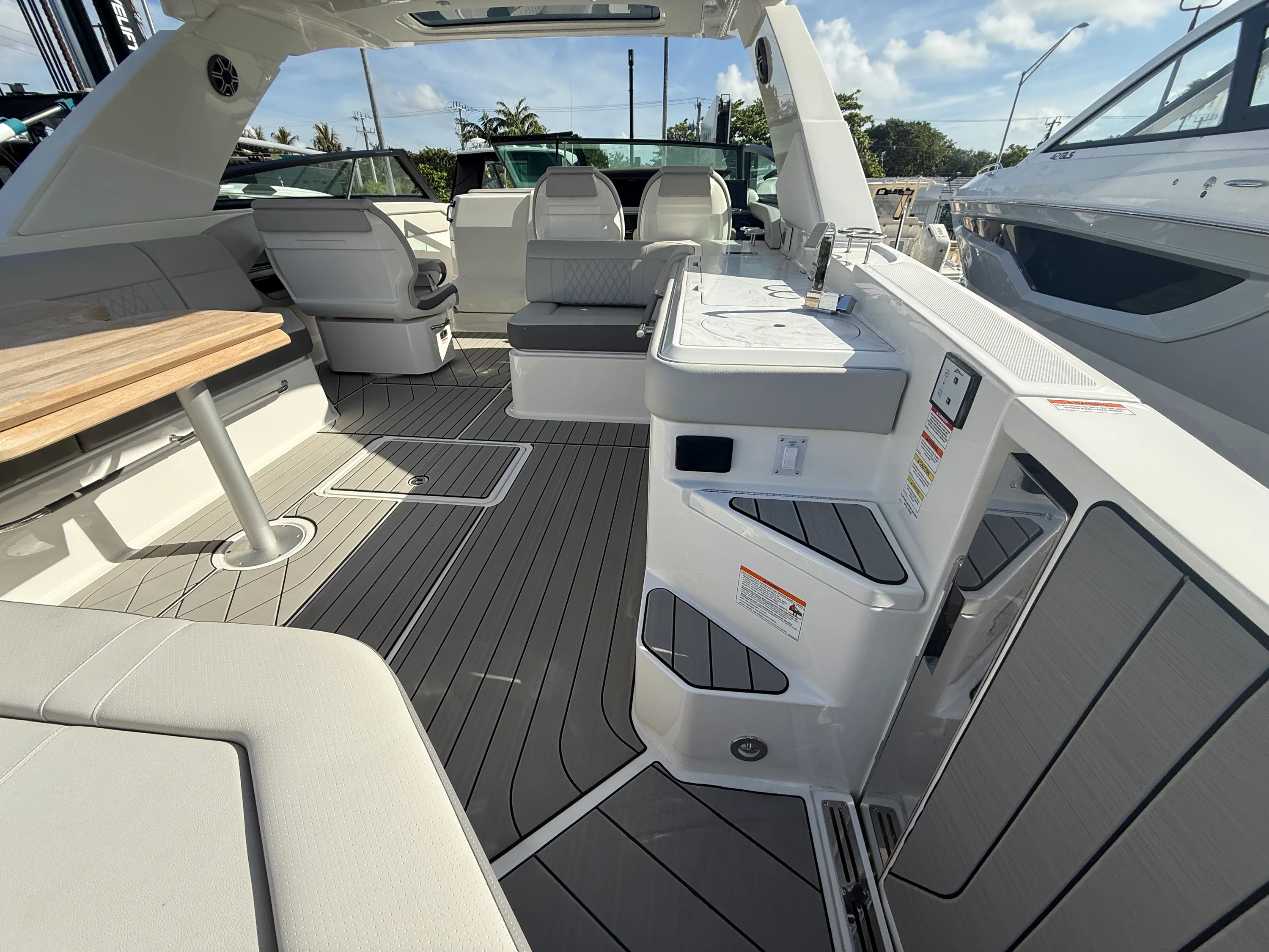 2026 Sea Ray SLX 400 Outboard Image Thumbnail #23